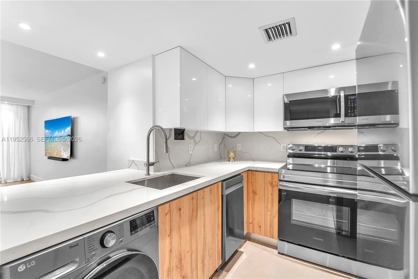 MIRADOR 1000 CONDO - Residential