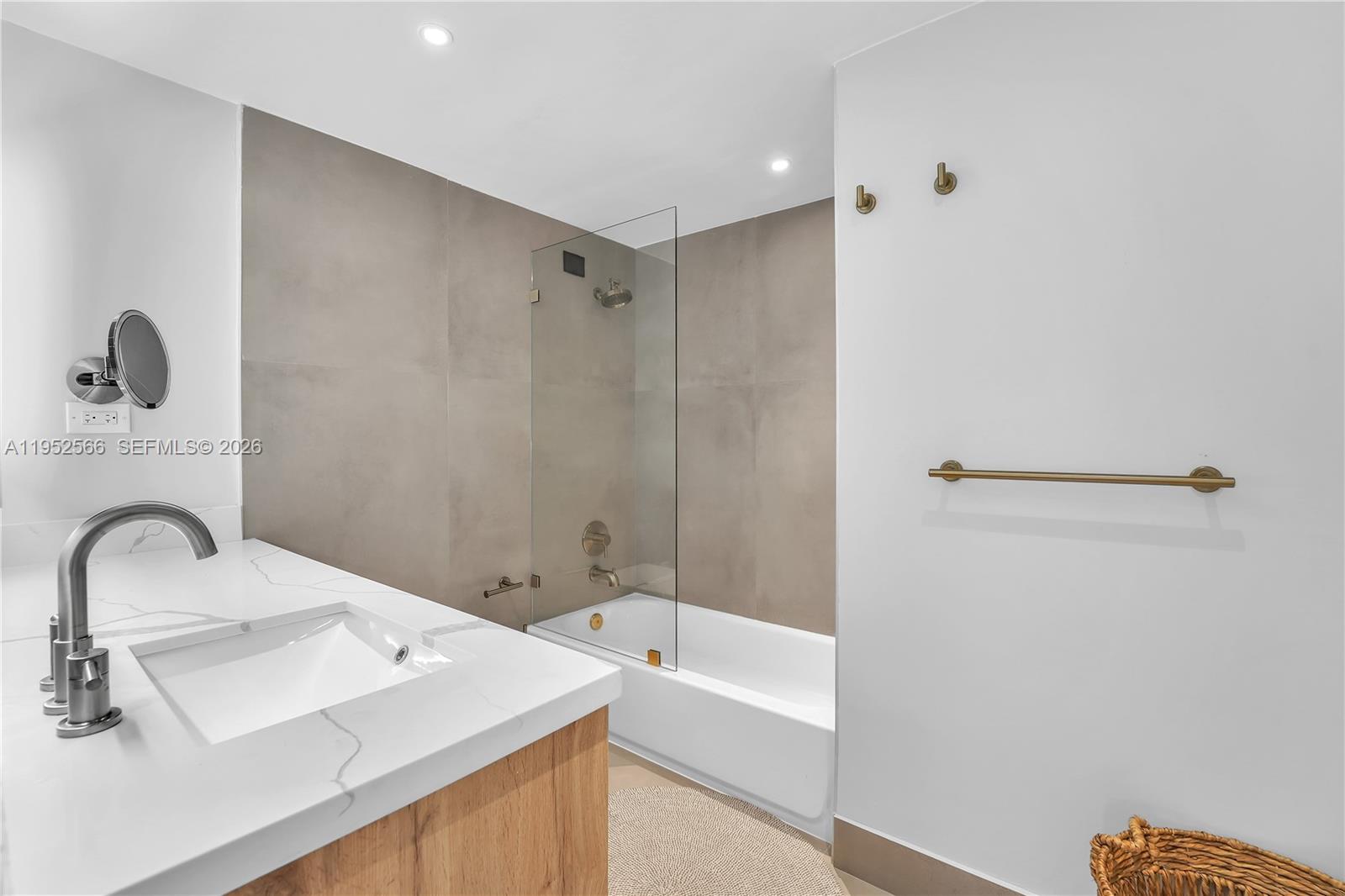 MIRADOR 1000 CONDO - Residential