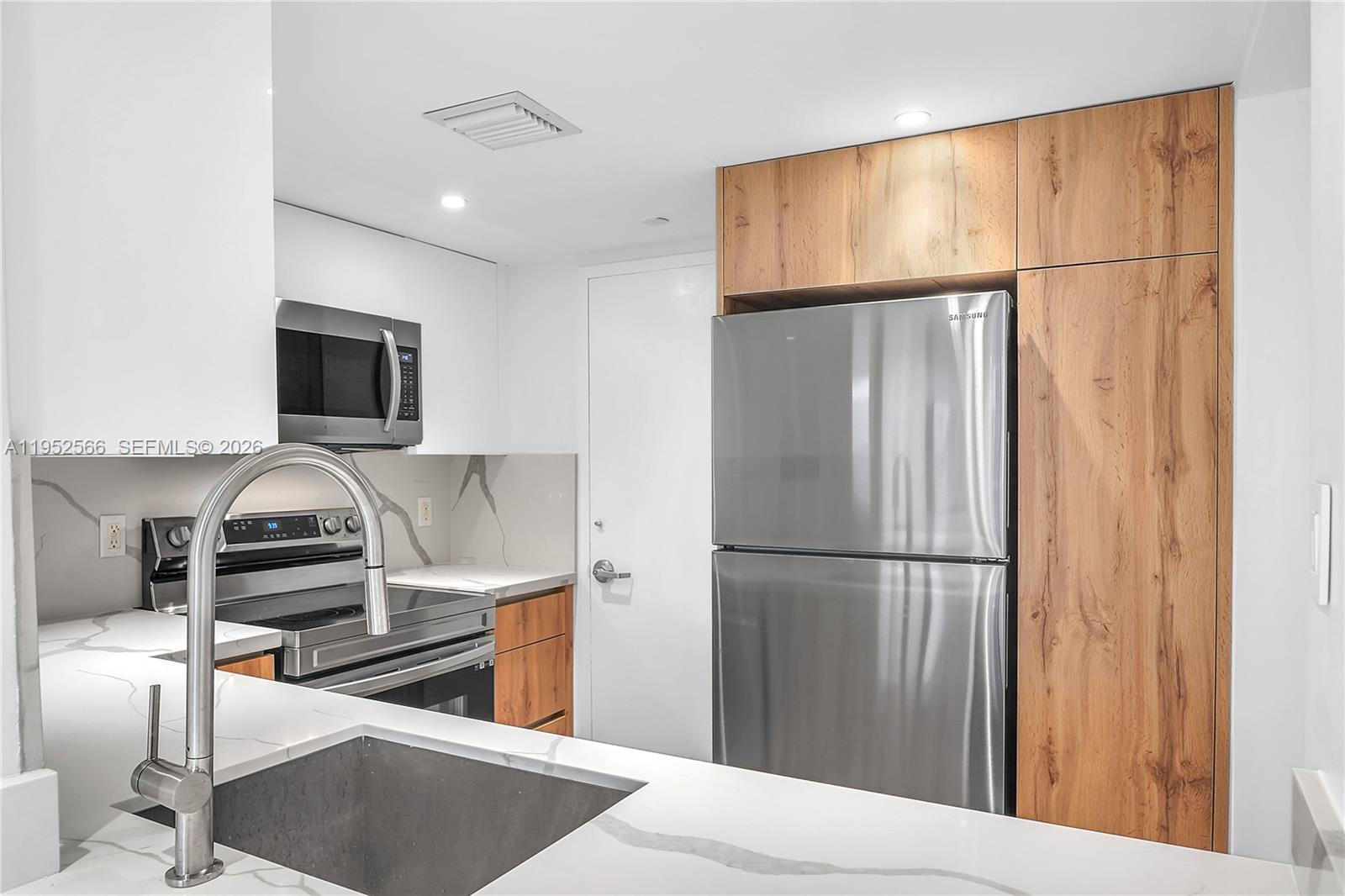 MIRADOR 1000 CONDO - Residential