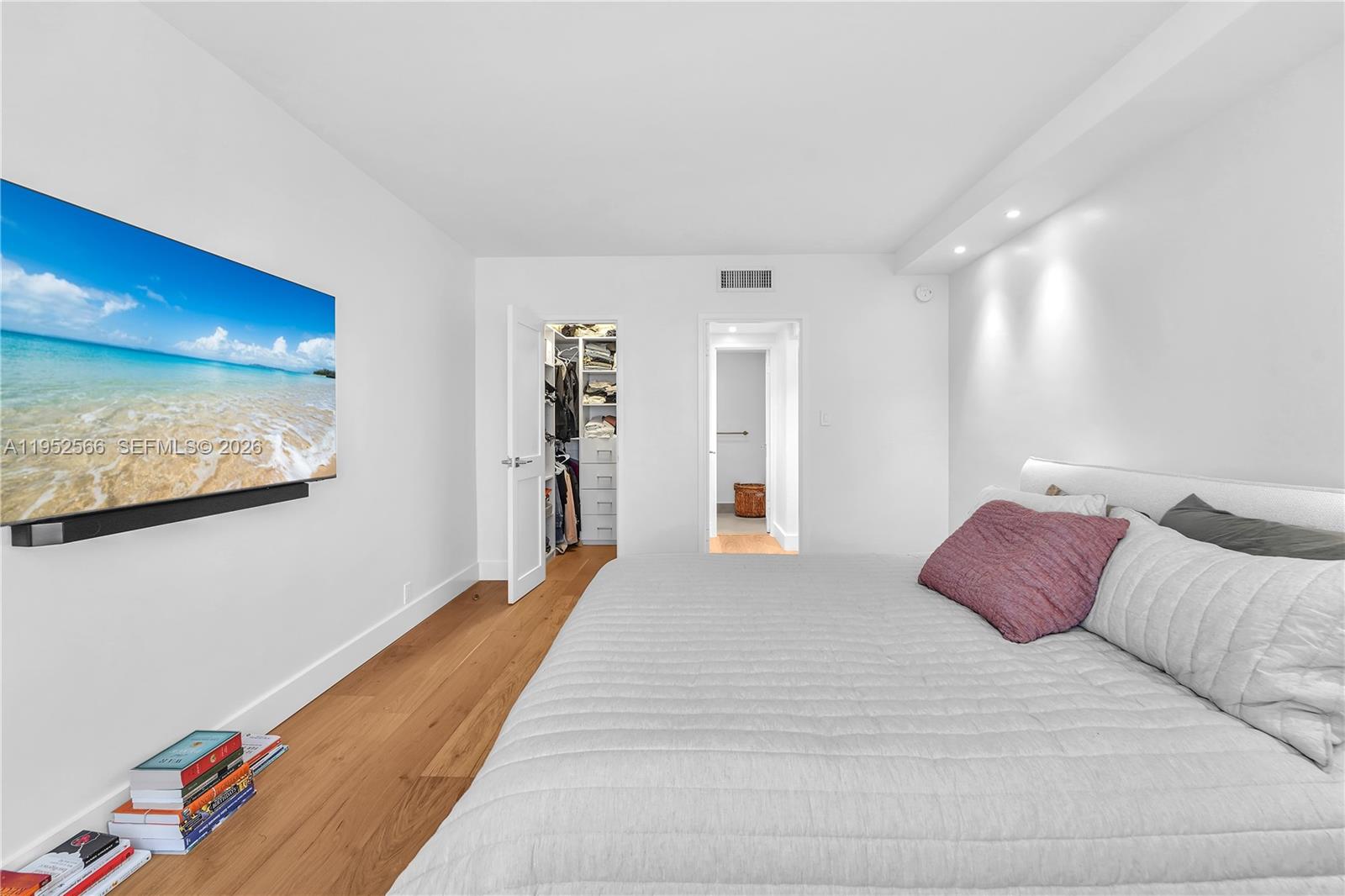 MIRADOR 1000 CONDO - Residential