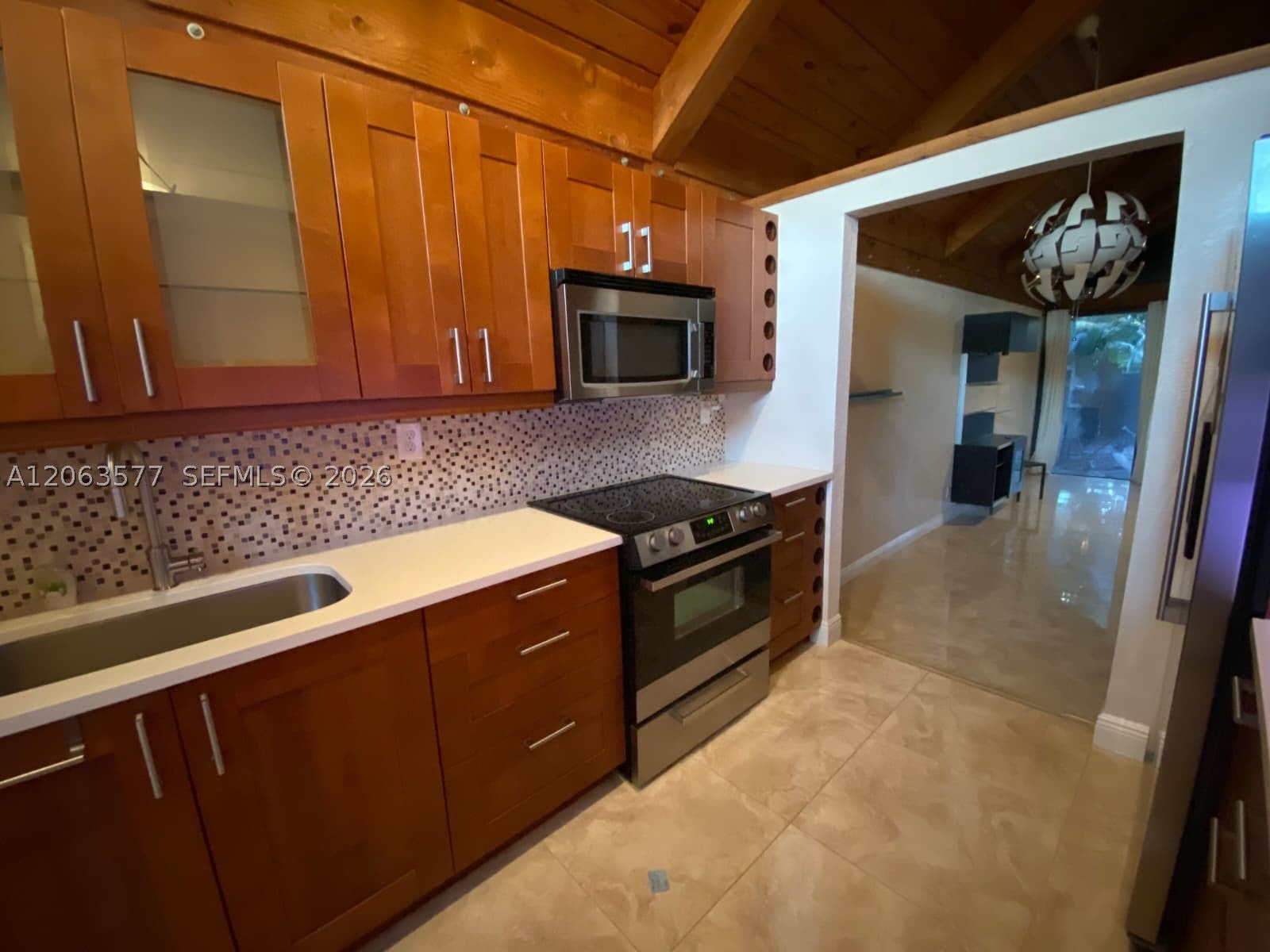 485 N University Dr 3-6