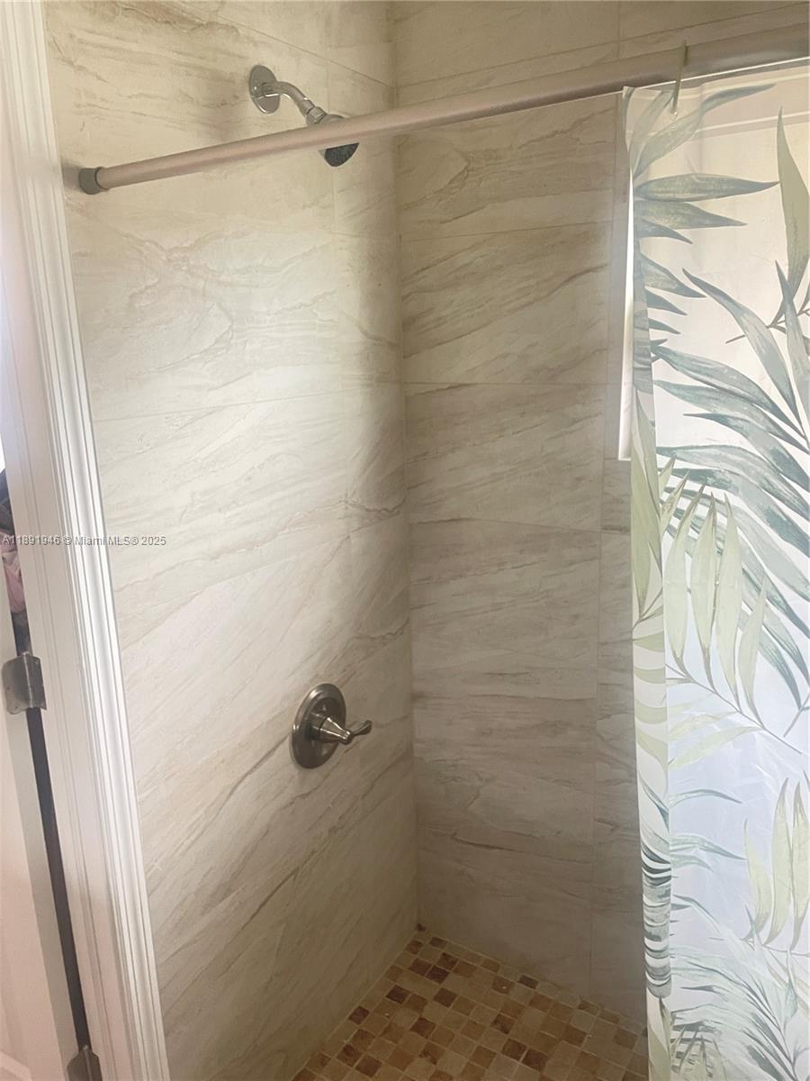NORTH HOLLYWOOD - Residential Lease