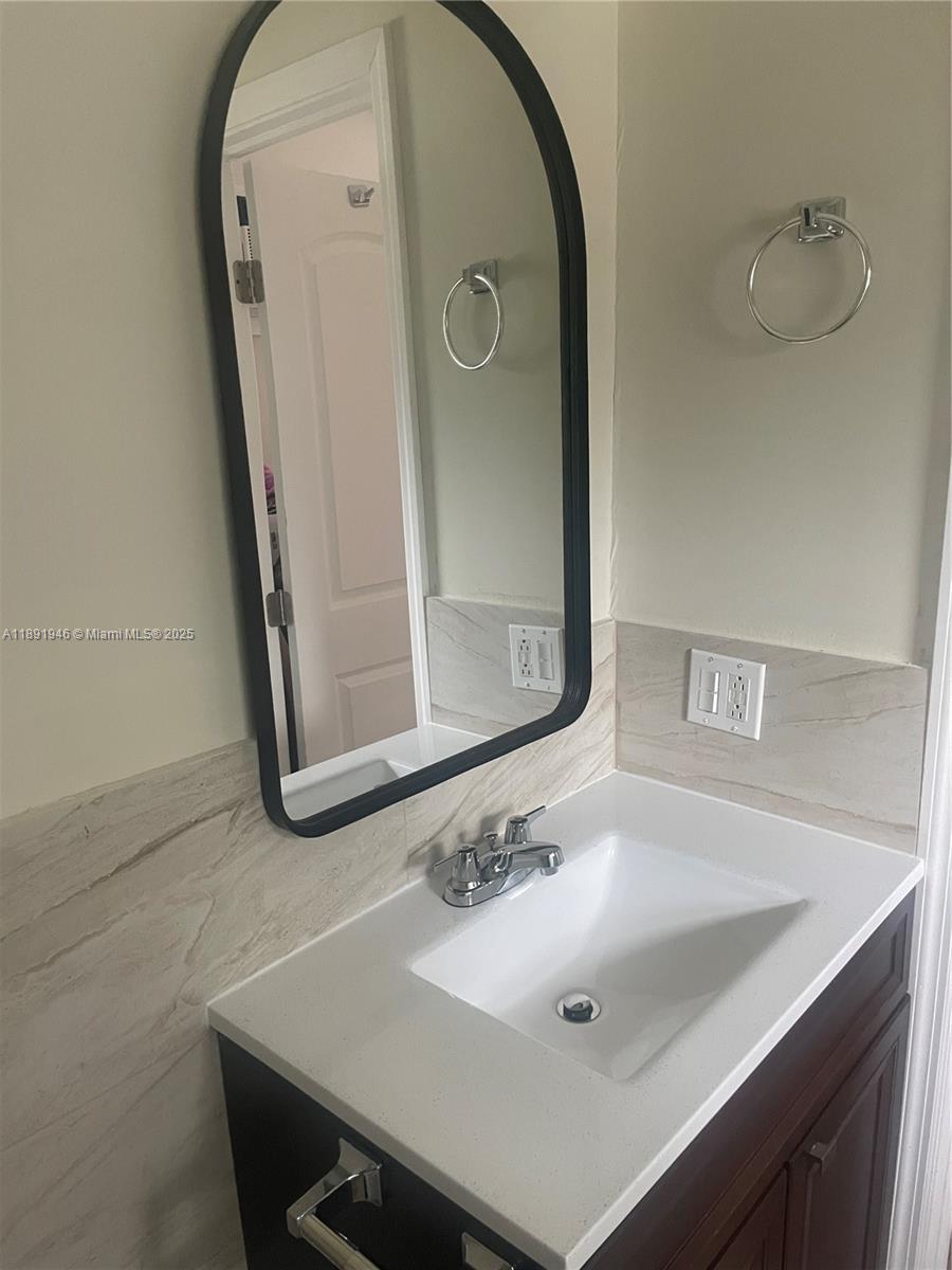 NORTH HOLLYWOOD - Residential Lease