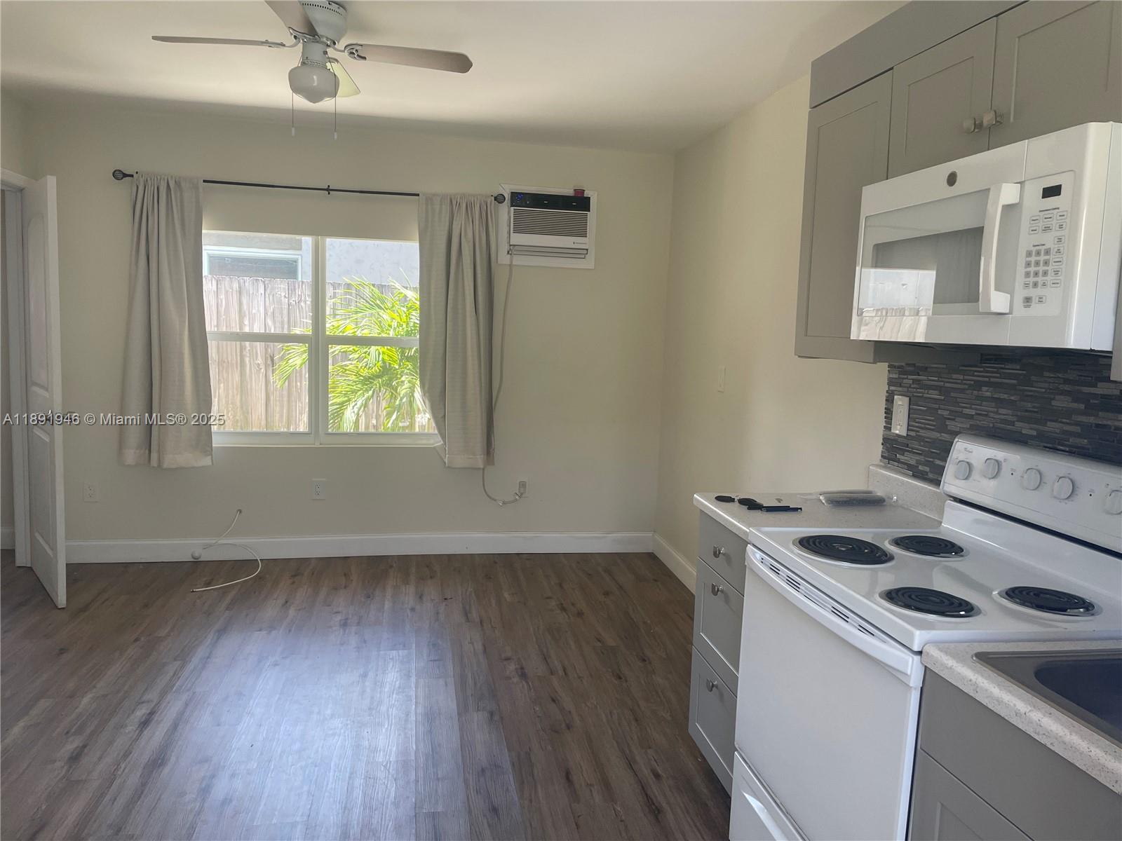 NORTH HOLLYWOOD - Residential Lease