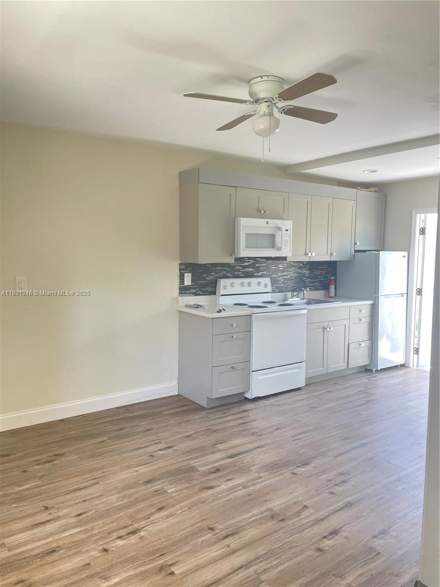 NORTH HOLLYWOOD - Residential Lease