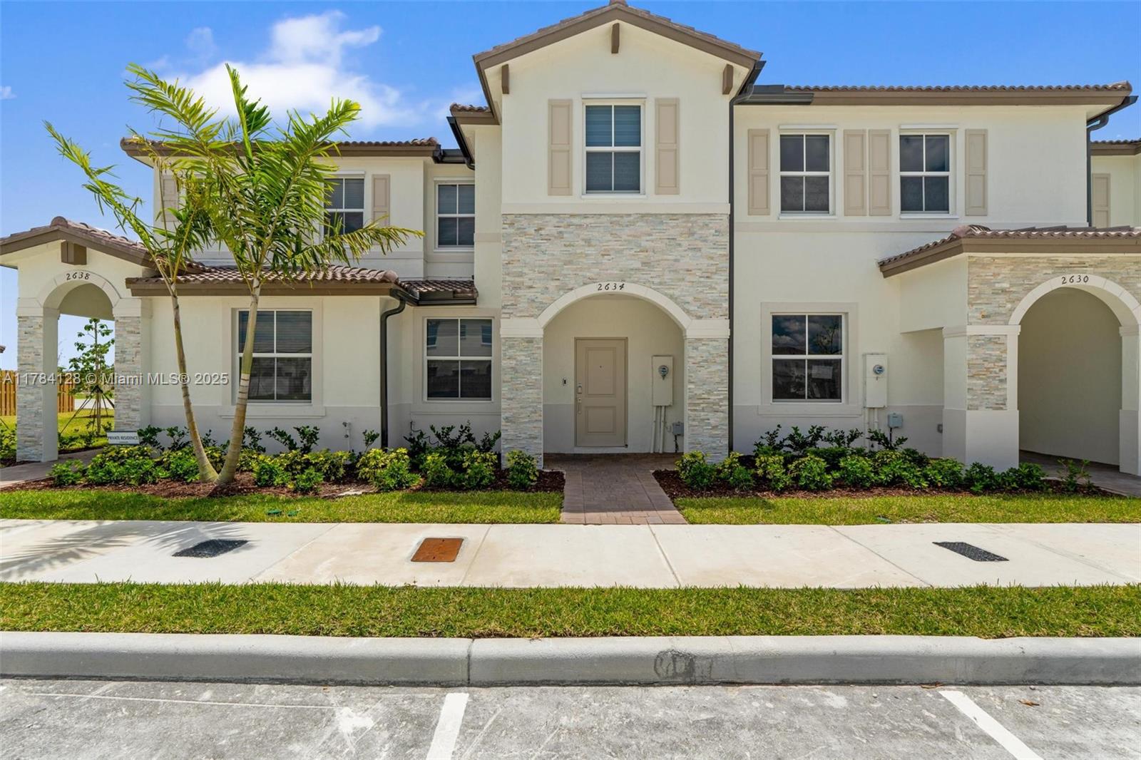 Rental Property at 2634 Se 29 St 2634, Homestead, Miami-Dade County, Florida - Bedrooms: 3 
Bathrooms: 3  - $2,550 MO.