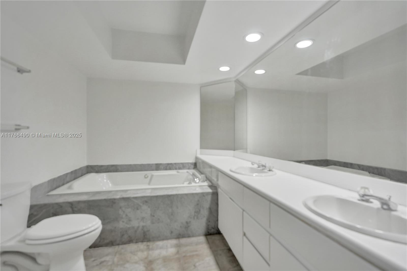 OCEANIA I CONDO - Residential