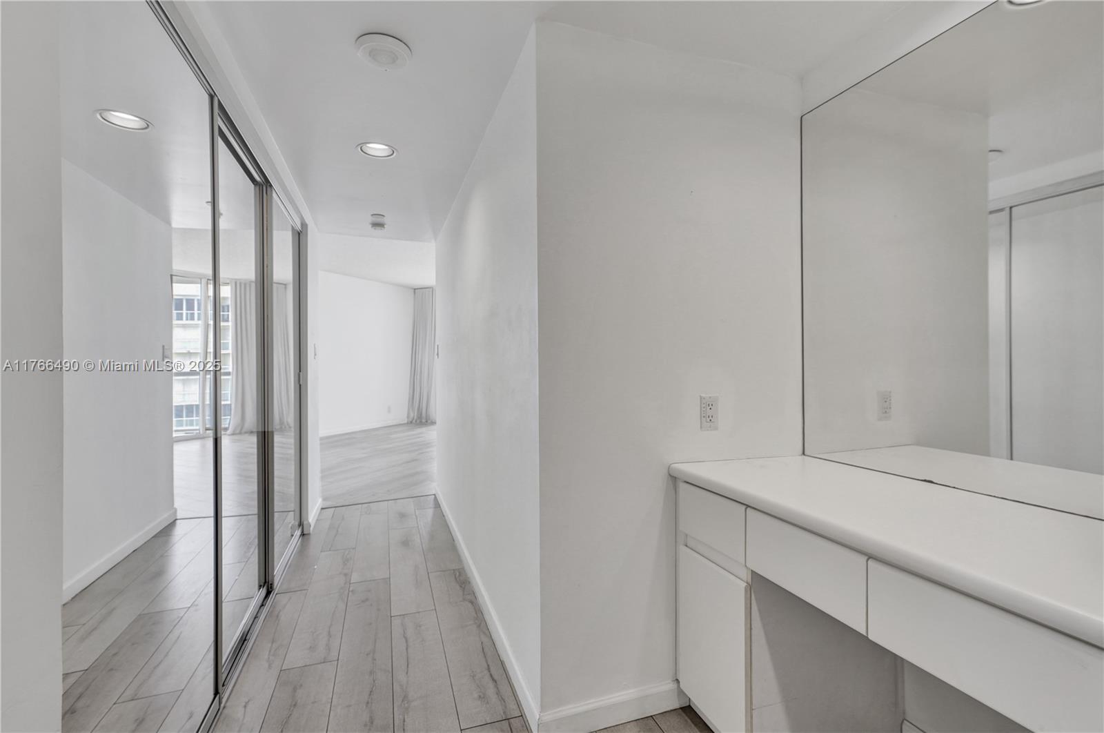 OCEANIA I CONDO - Residential