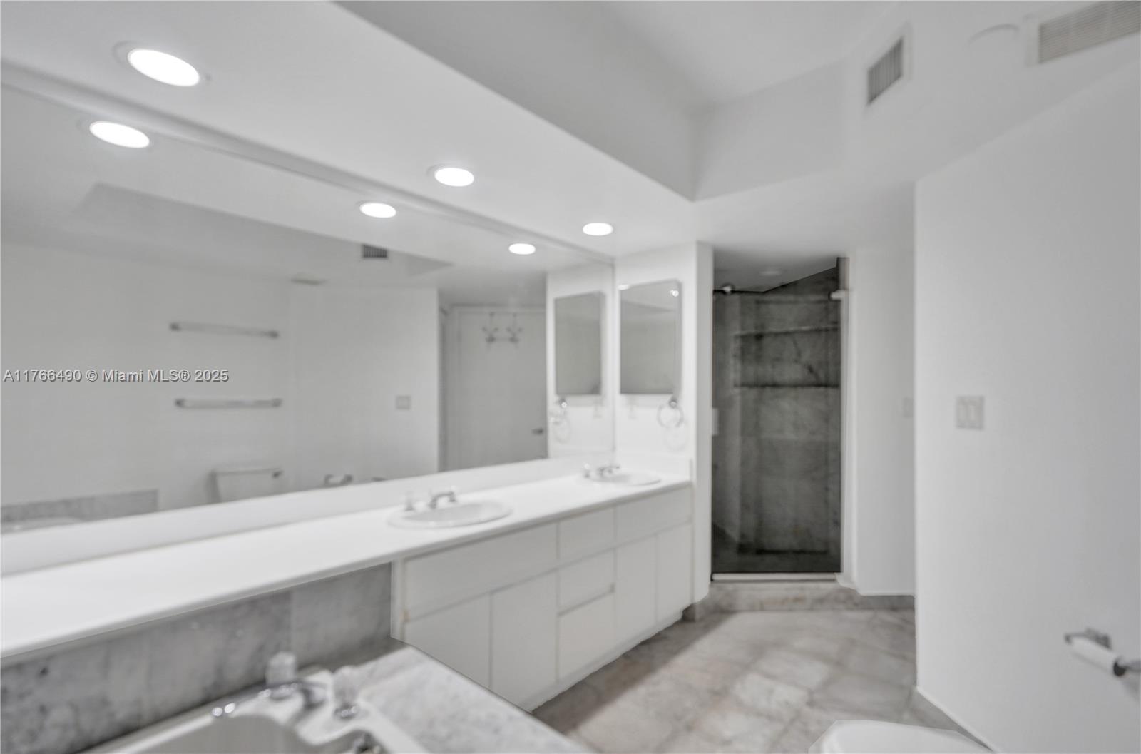 OCEANIA I CONDO - Residential