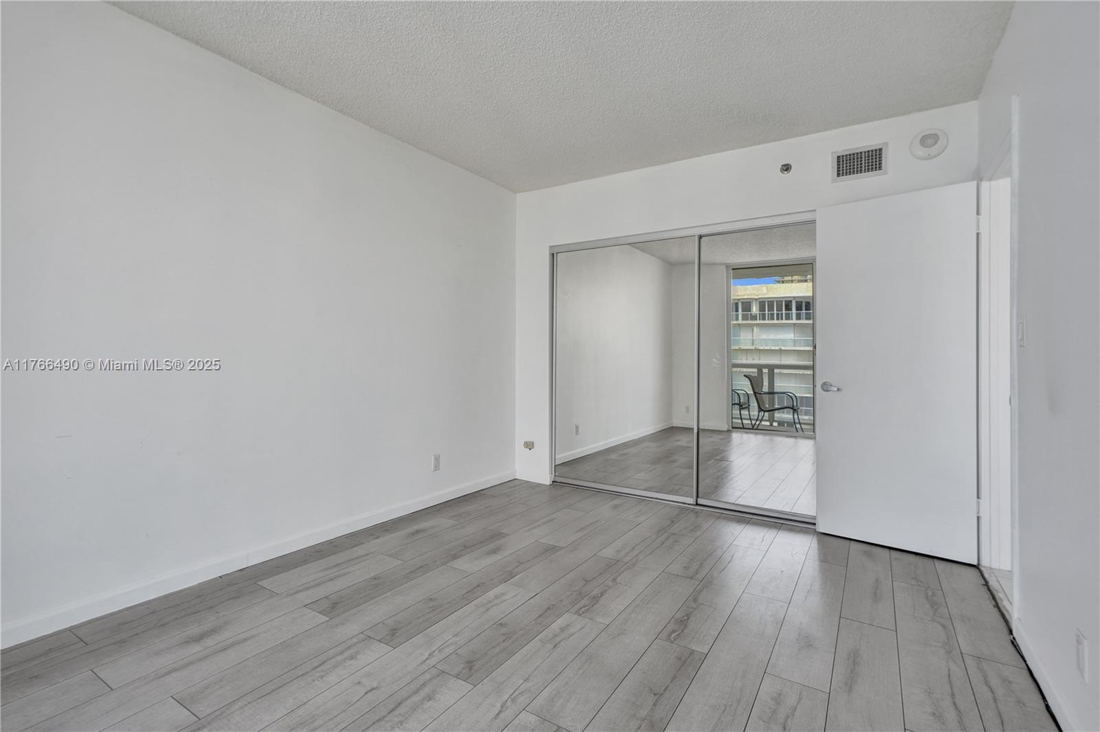 OCEANIA I CONDO - Residential