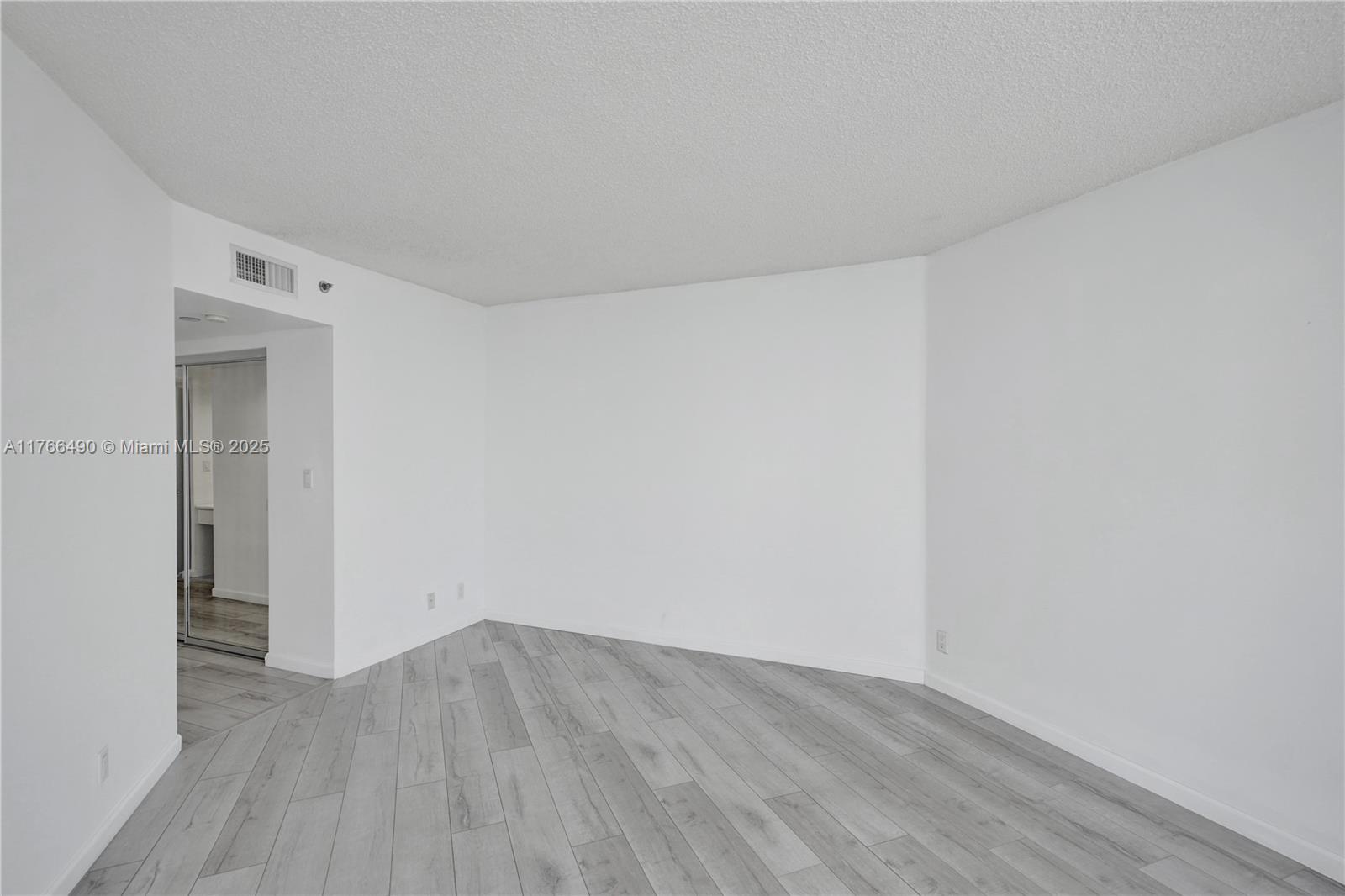 OCEANIA I CONDO - Residential