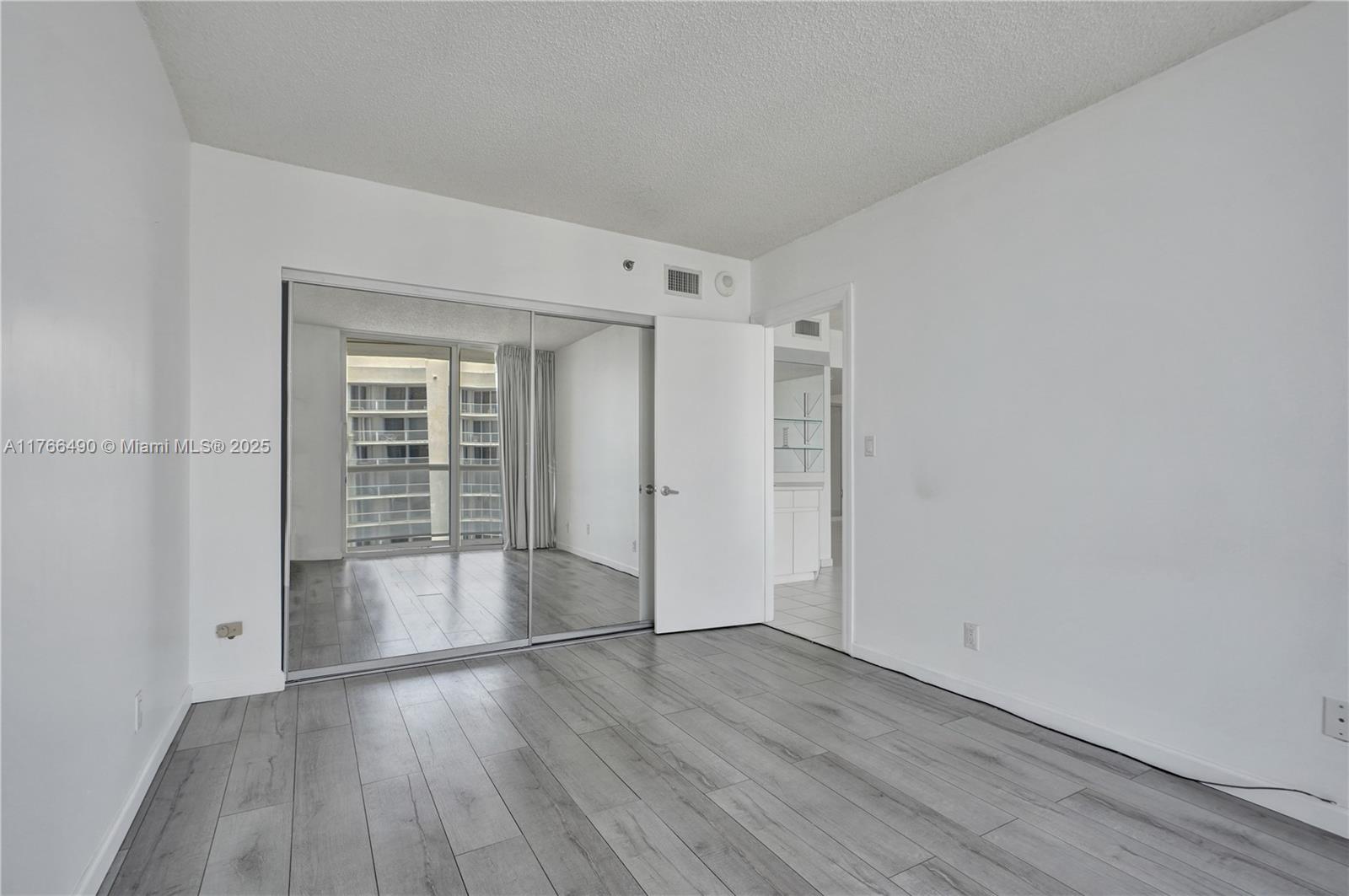 OCEANIA I CONDO - Residential