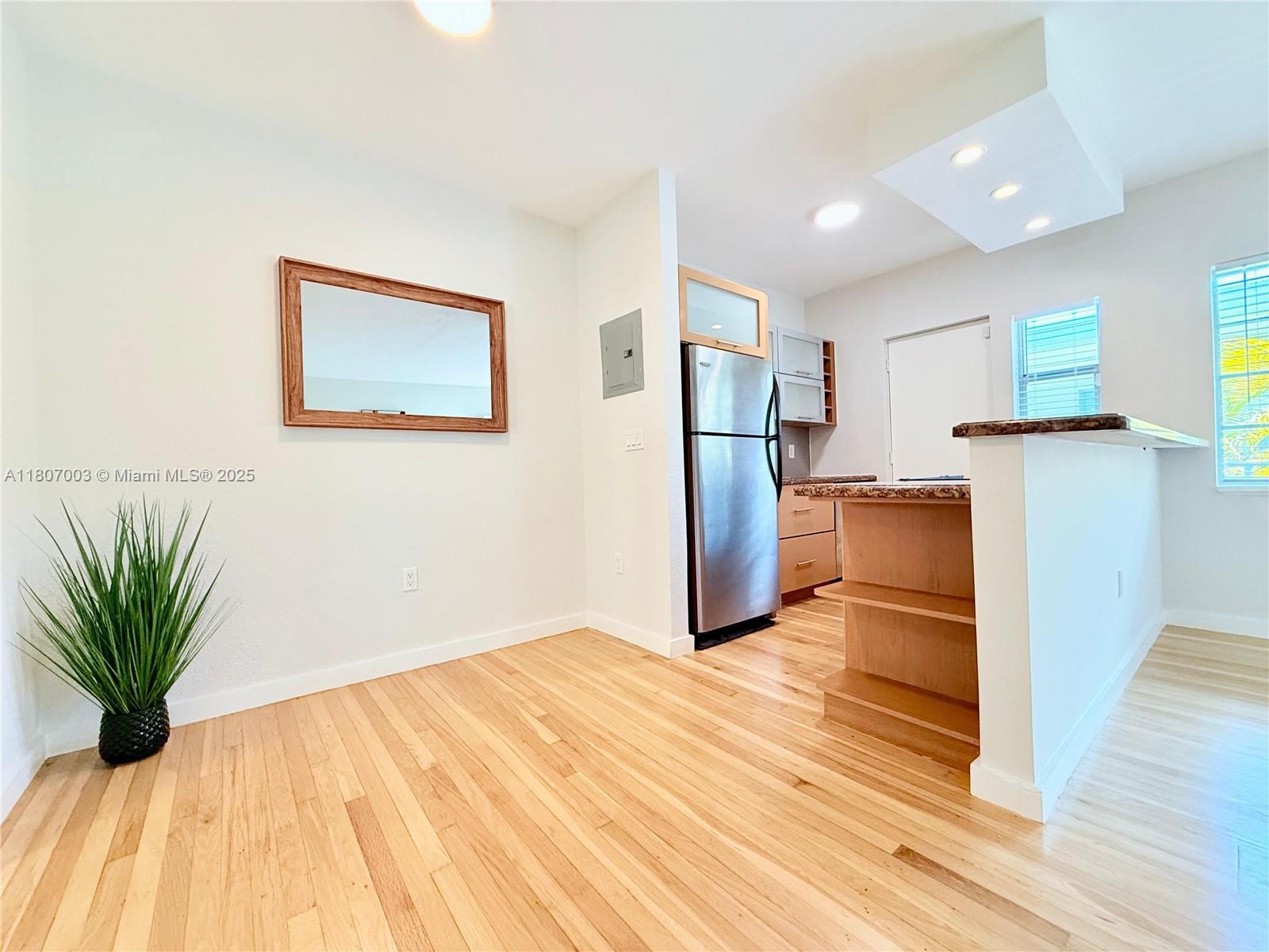 Property for Sale at 1220 Alton Rd 202, Miami Beach, Miami-Dade County, Florida - Bedrooms: 1 
Bathrooms: 1  - $285,000
