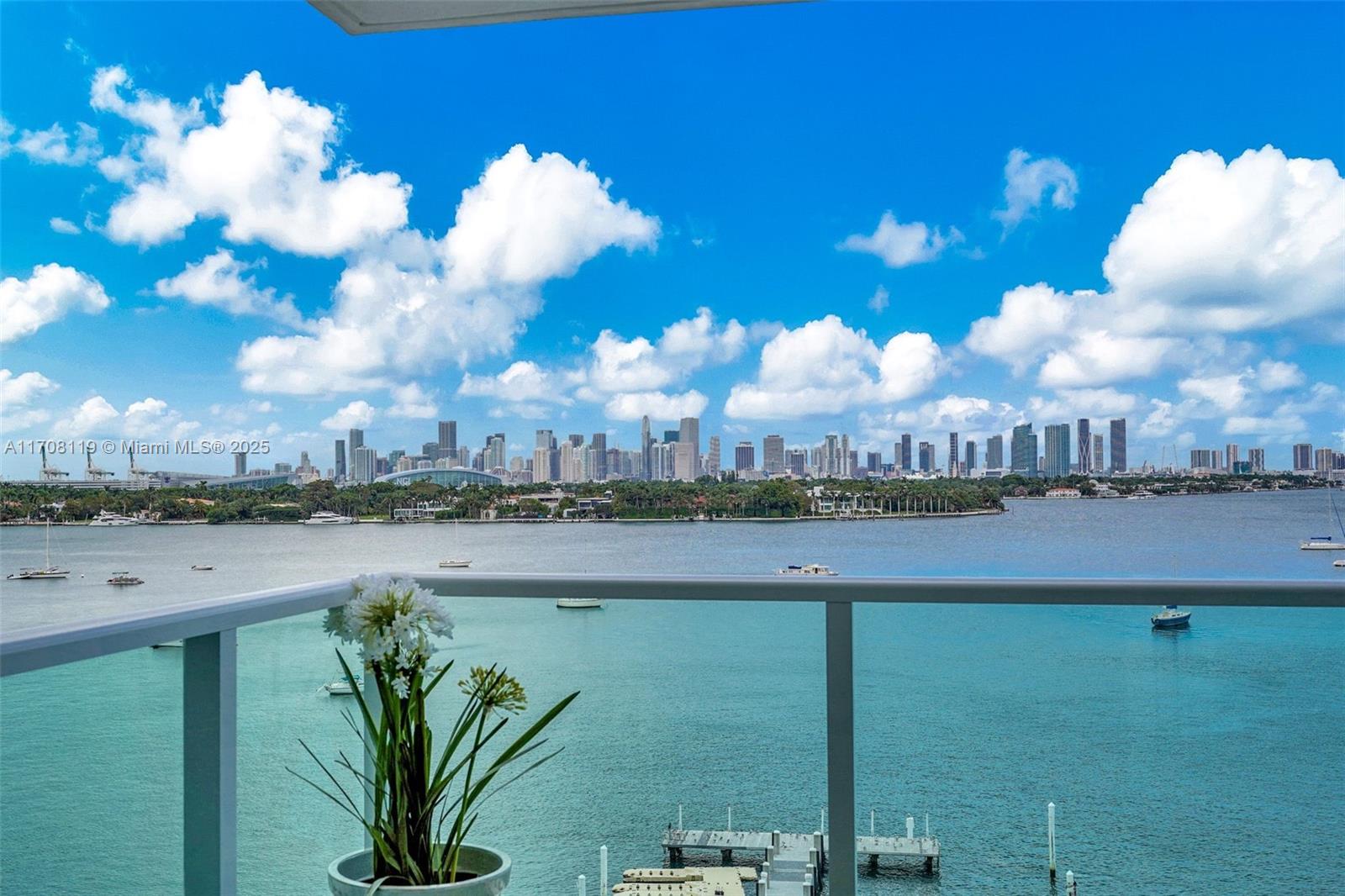 1000 West Ave 717, Miami Beach, Miami-Dade County, Florida - 1 Bedrooms  
1 Bathrooms - 