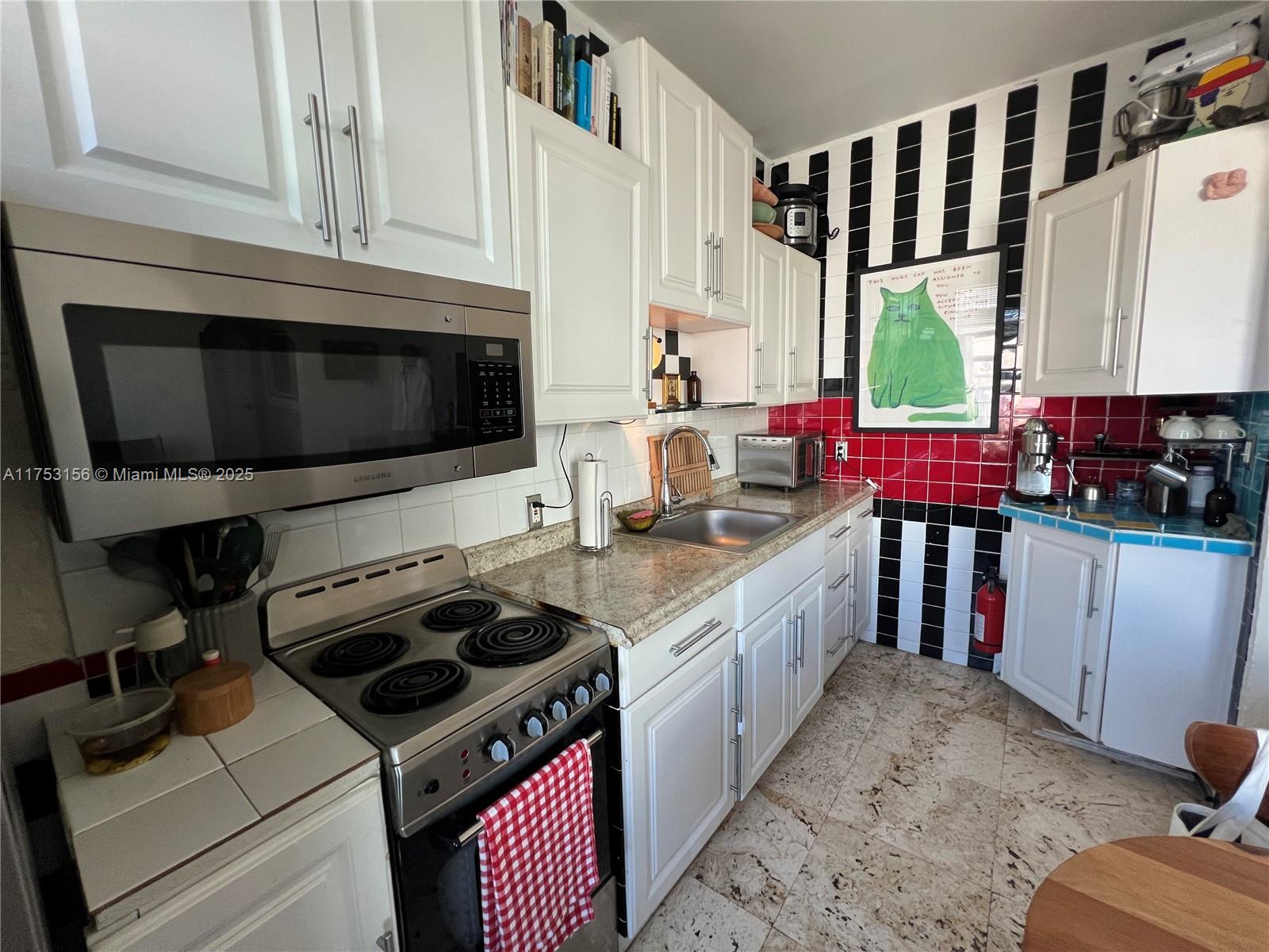 THE MICHIGAN CONDO - Residential