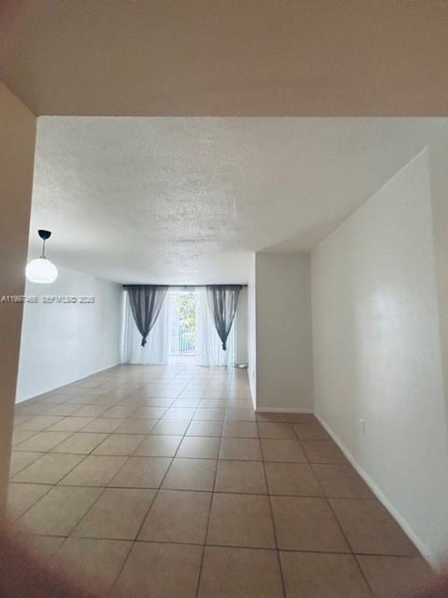 Great corner unit, 1 bedroom and 1 bathroom unit in the sought-after Jade Winds community. Unfurnished unit, great community pool. Enjoy the convenience of assigned parking plus one guests parking, 15 minutes to the beach and nearby shopping centers, casinos, horse racing, and just 15 minutes from Ft. Lauderdale Airport, building neat I-95, Basic cable is included and WIFI.