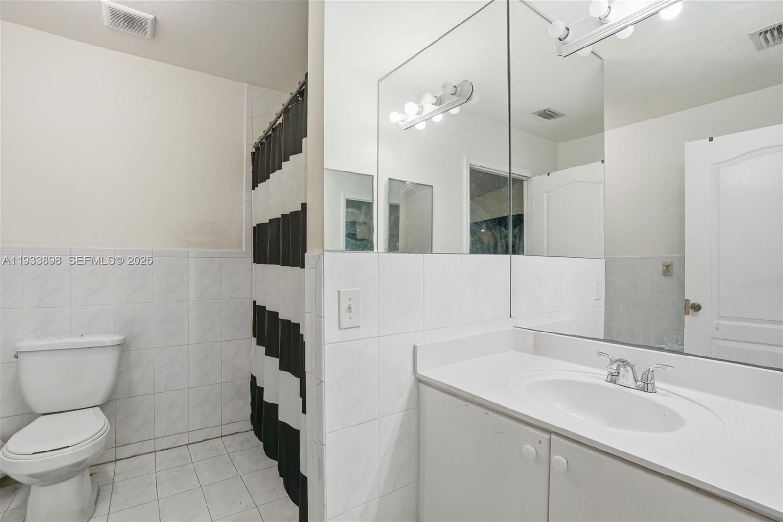 IBIS VILLA AT MIAMI GARDE - Residential