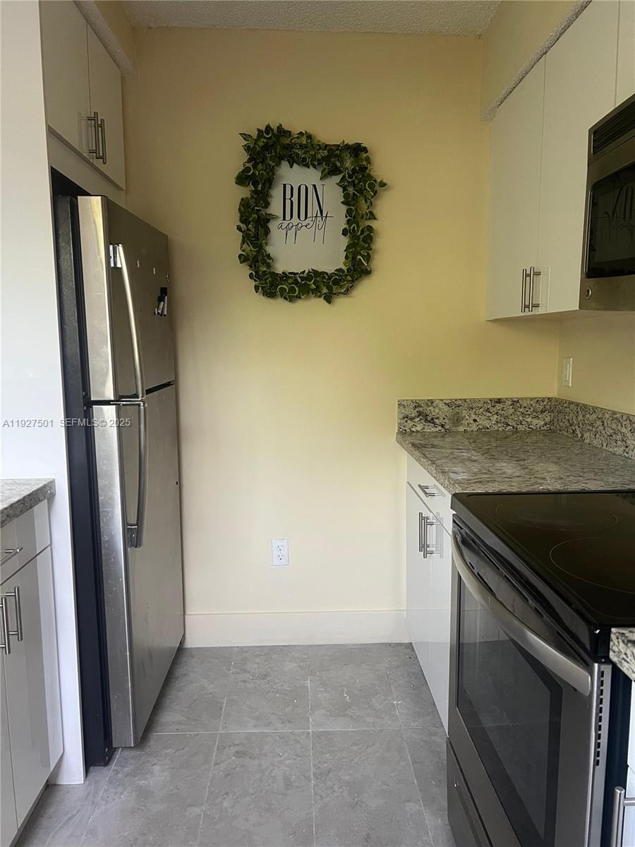 LAKESHORE CONDO I - Residential