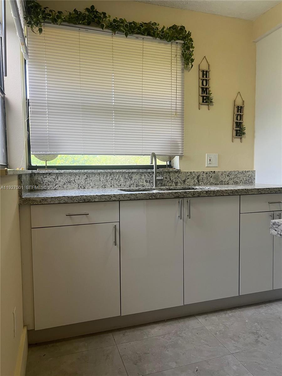 LAKESHORE CONDO I - Residential