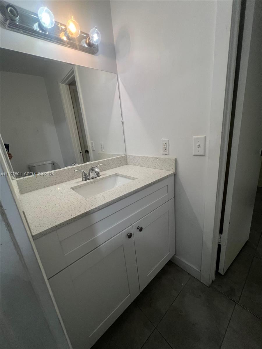 LAKESHORE CONDO I - Residential