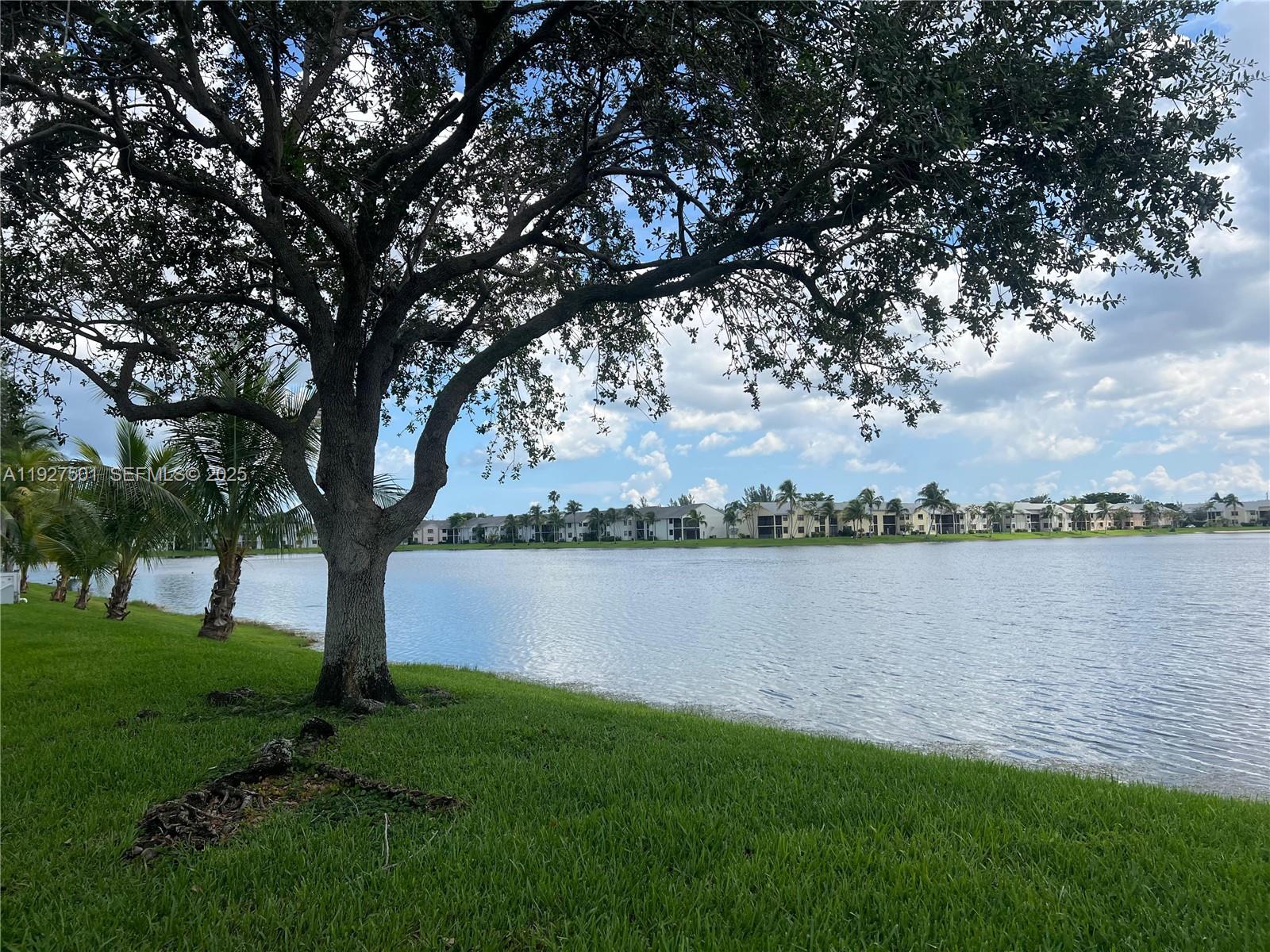 LAKESHORE CONDO I - Residential