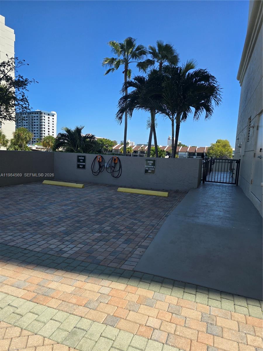 POINTE @ POMPANO BEACH CO - Residential