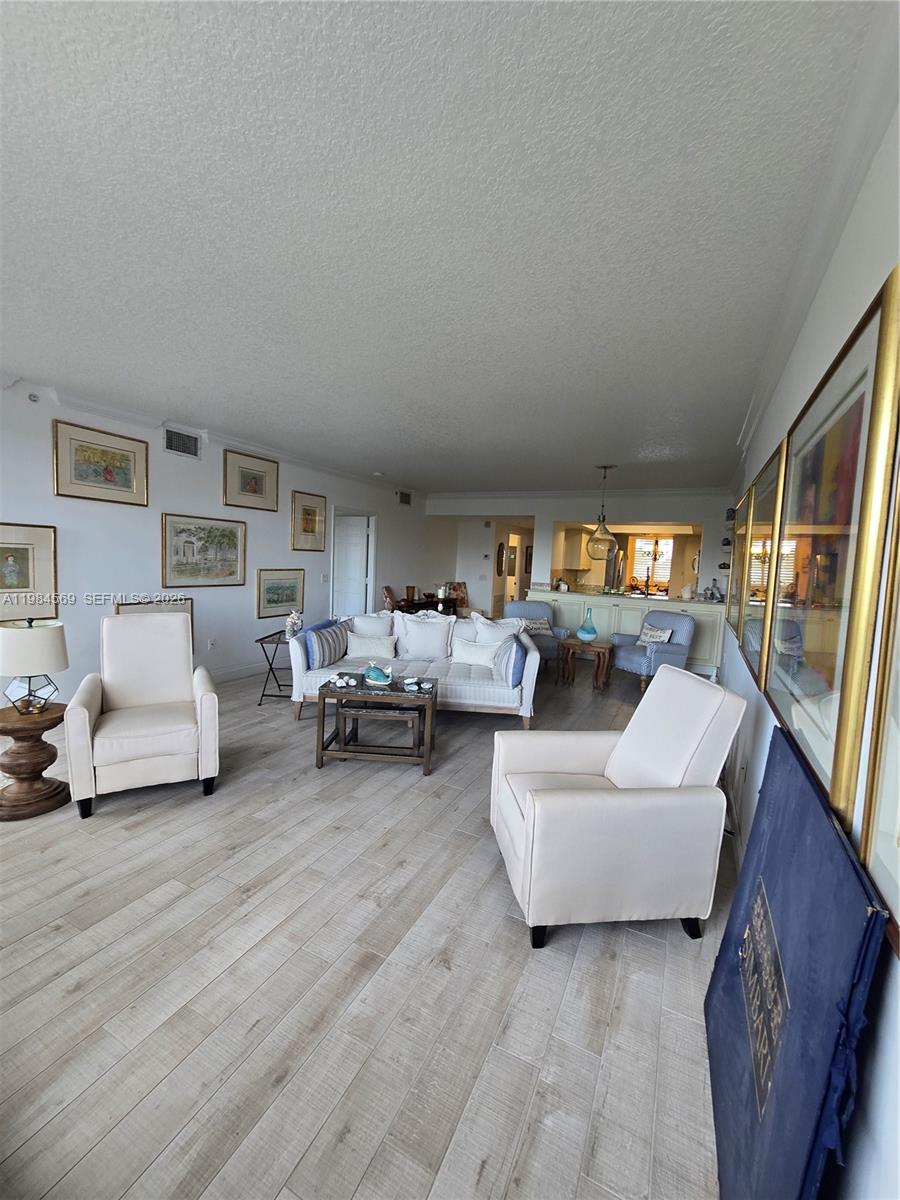 POINTE @ POMPANO BEACH CO - Residential