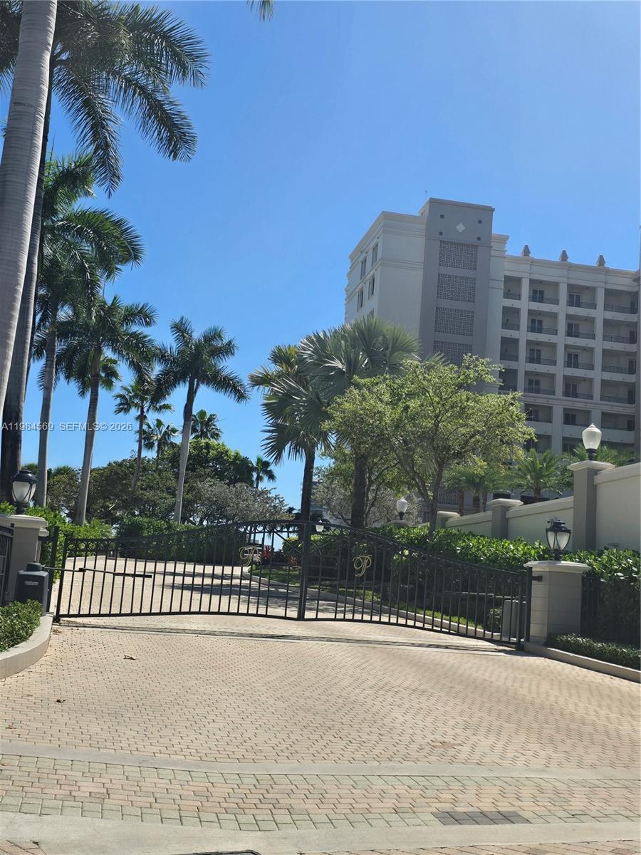 POINTE @ POMPANO BEACH CO - Residential