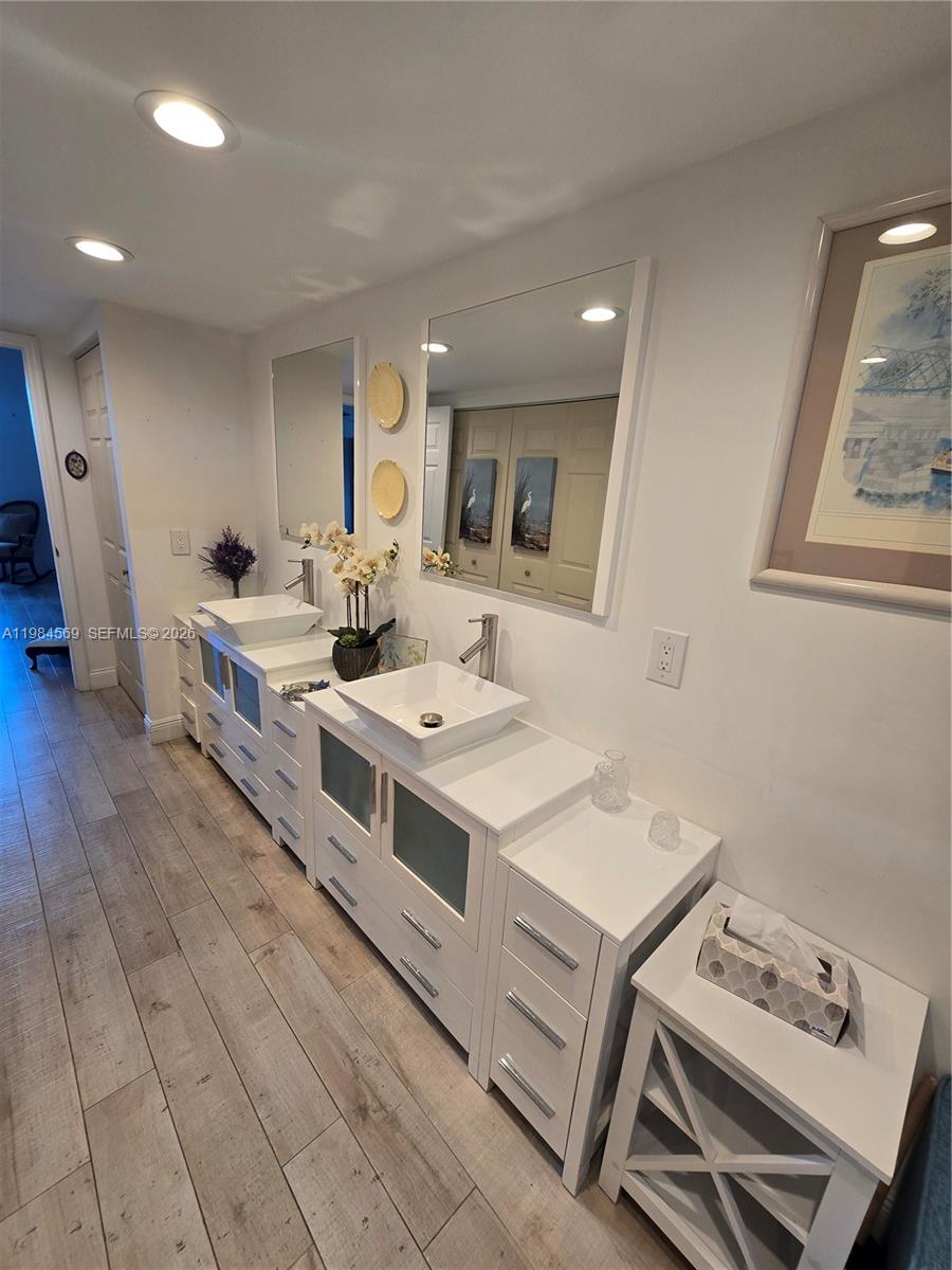 POINTE @ POMPANO BEACH CO - Residential