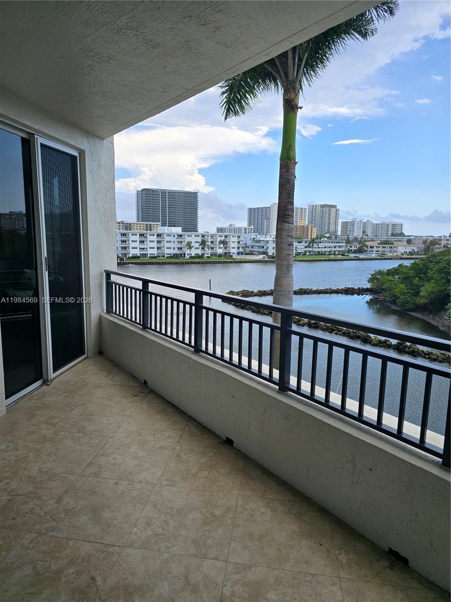 POINTE @ POMPANO BEACH CO - Residential