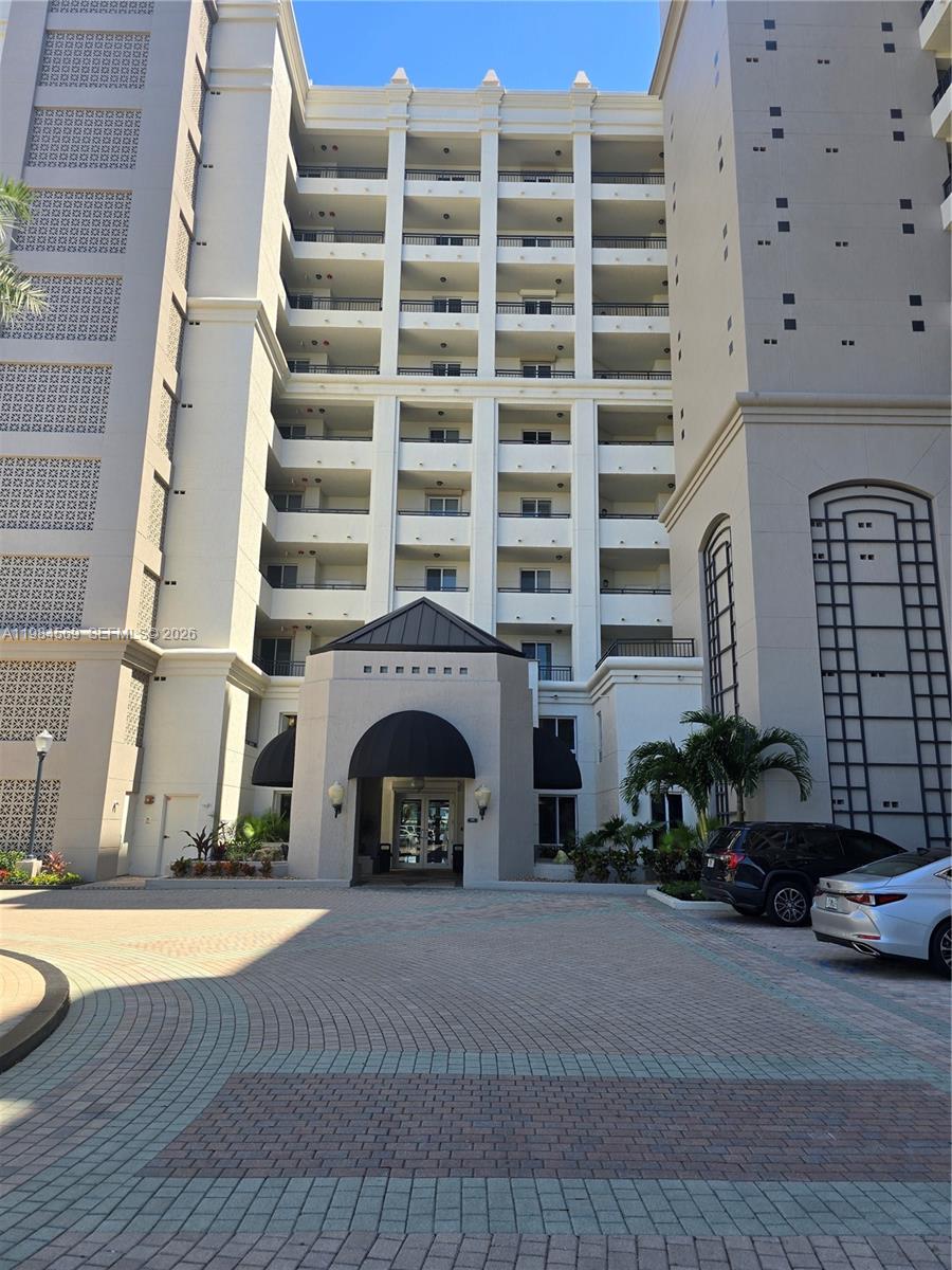 POINTE @ POMPANO BEACH CO - Residential