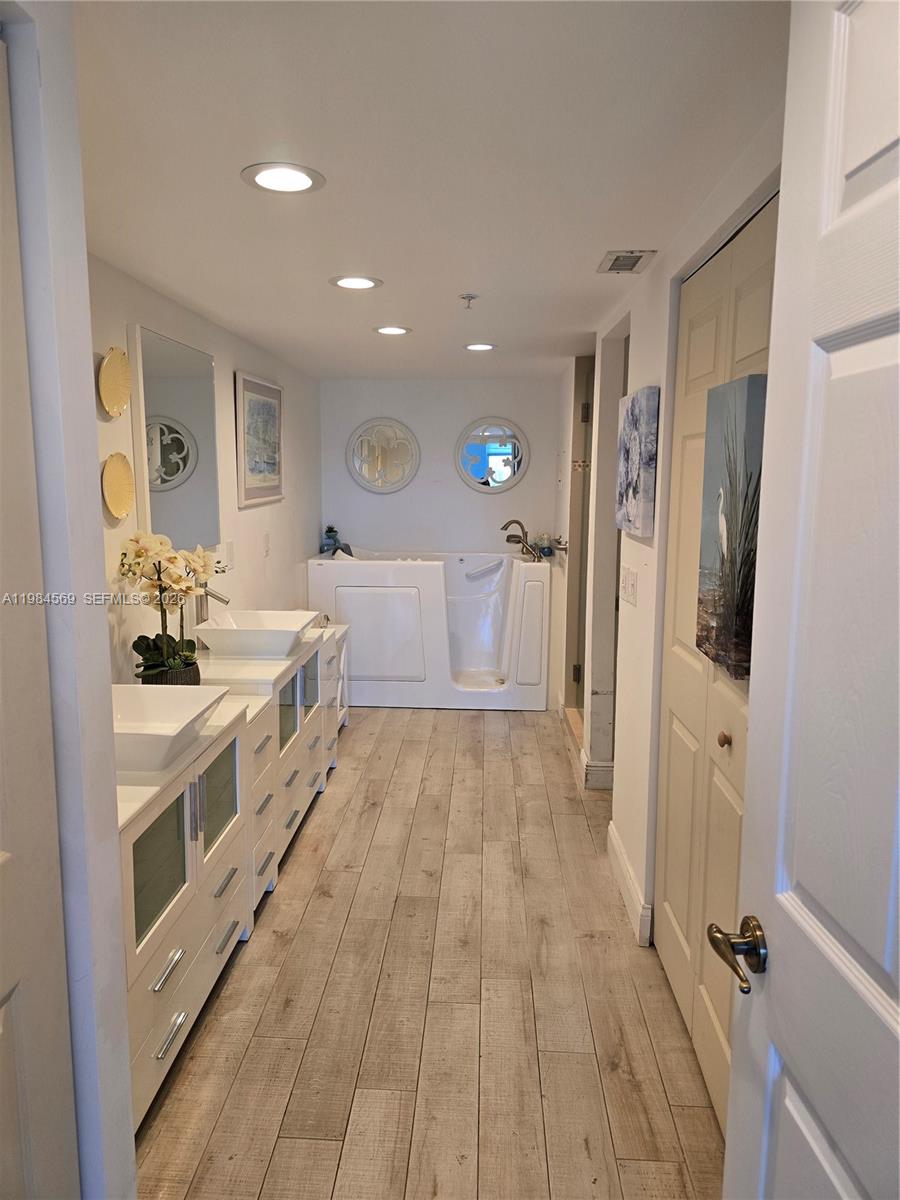 POINTE @ POMPANO BEACH CO - Residential
