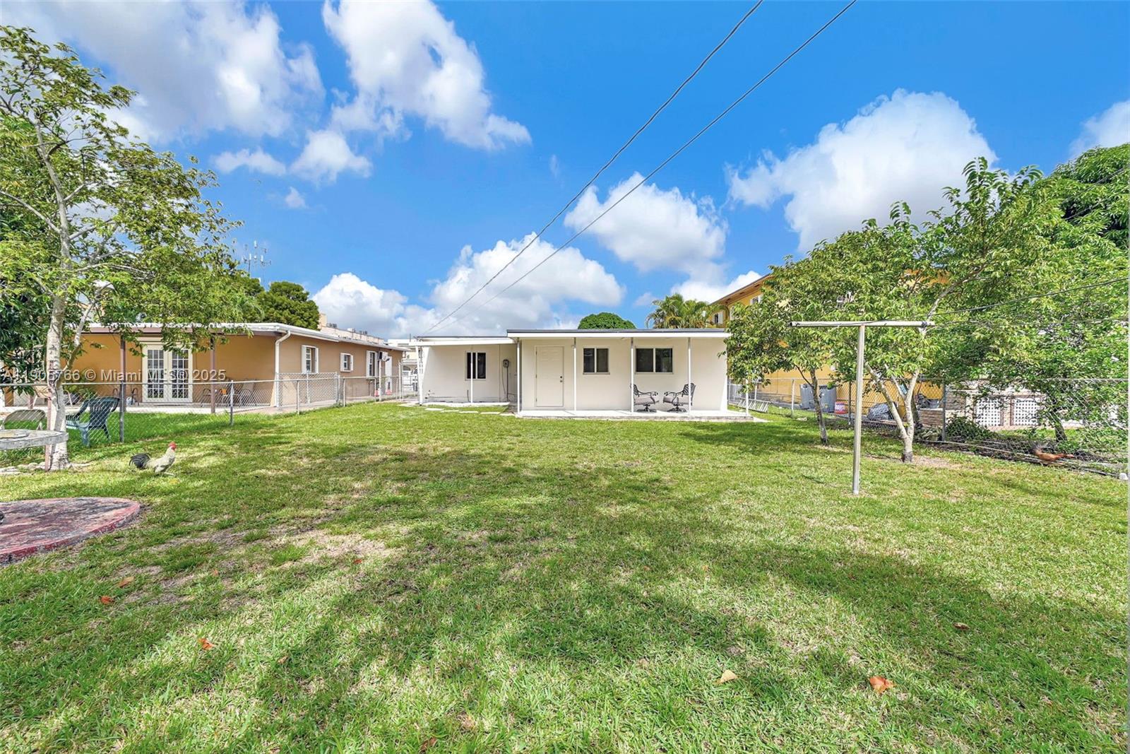 SUB OF PB 7-113 - Residential