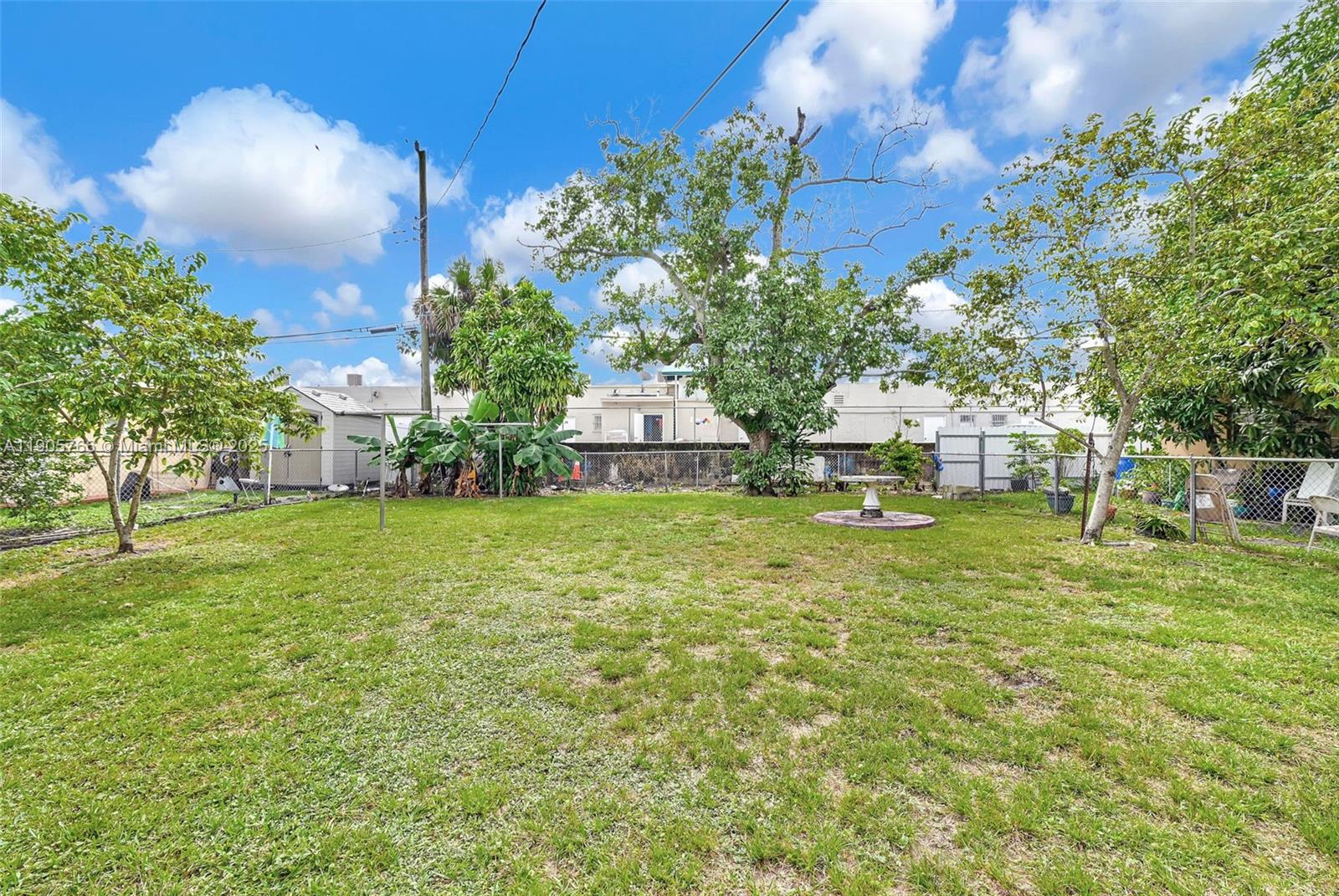 SUB OF PB 7-113 - Residential