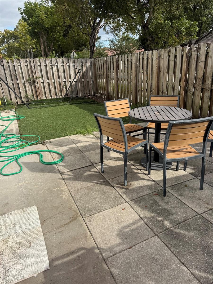 ISLAND AT DORAL - Residential