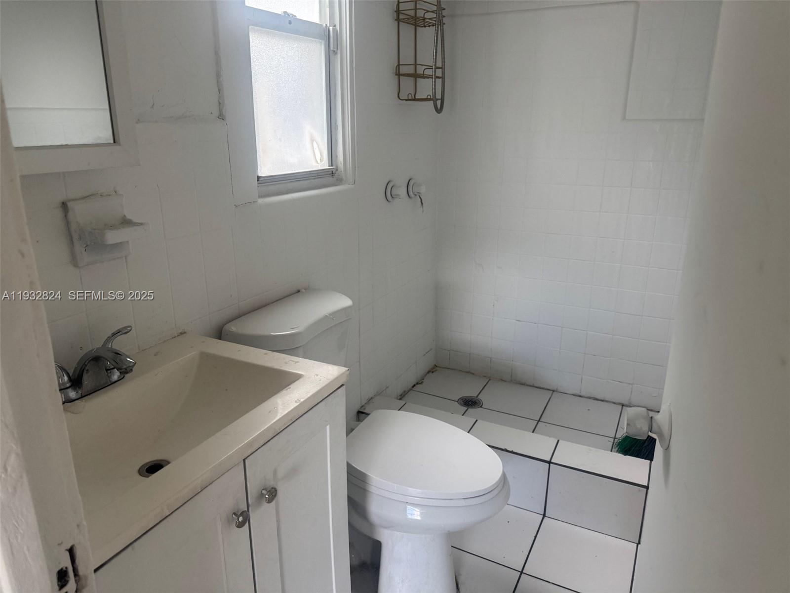 HOLLYWOOD LITTLE RANCHES - Residential Lease