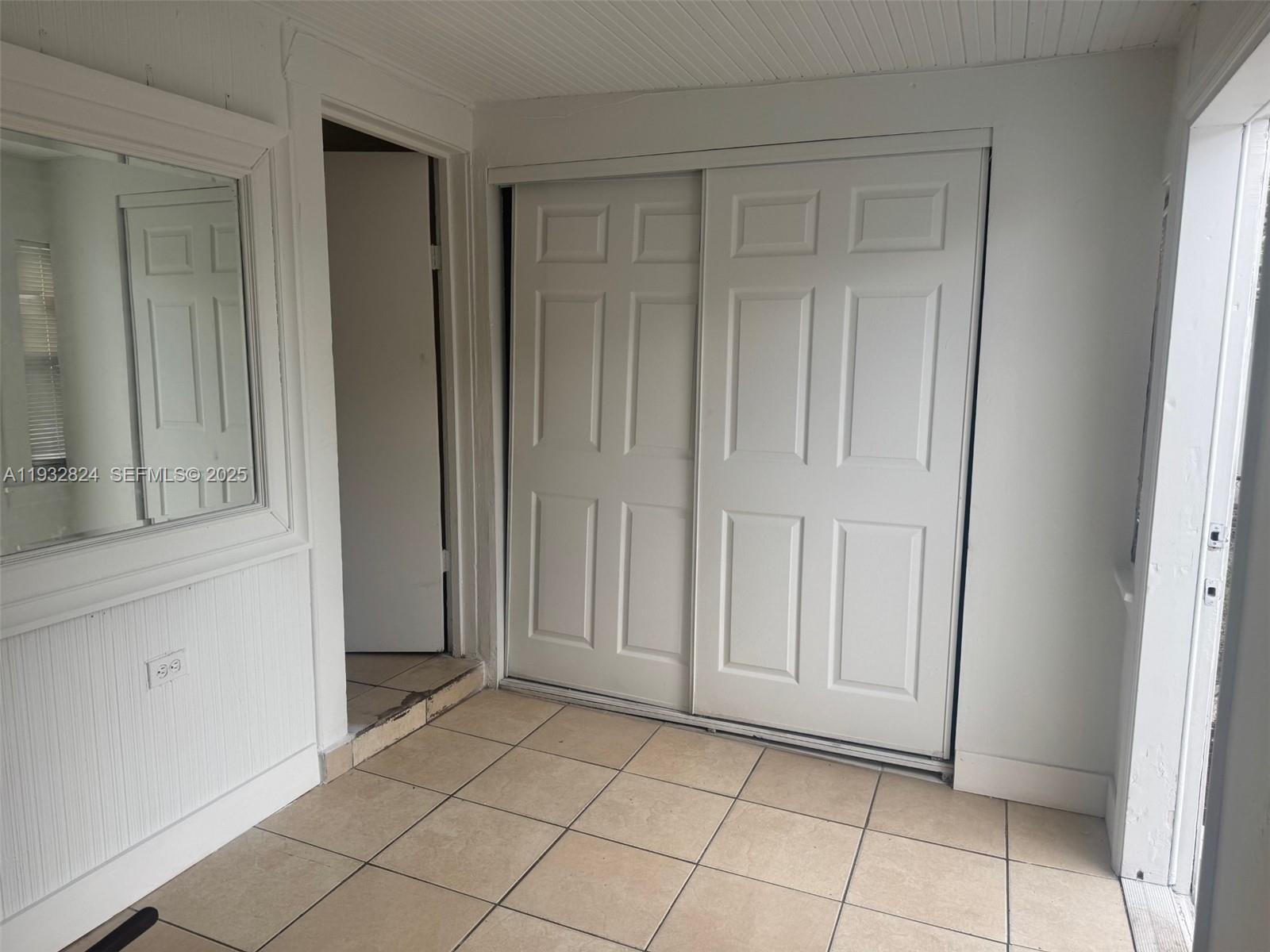 HOLLYWOOD LITTLE RANCHES - Residential Lease