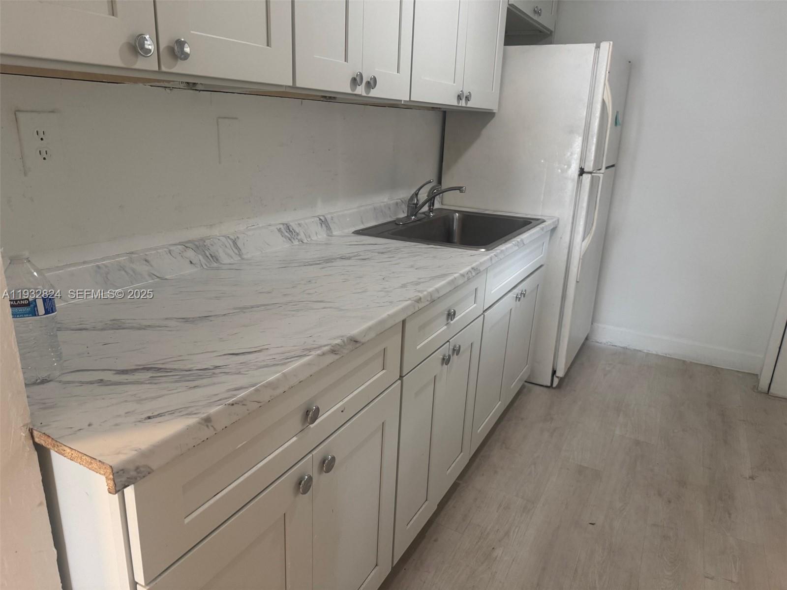 HOLLYWOOD LITTLE RANCHES - Residential Lease