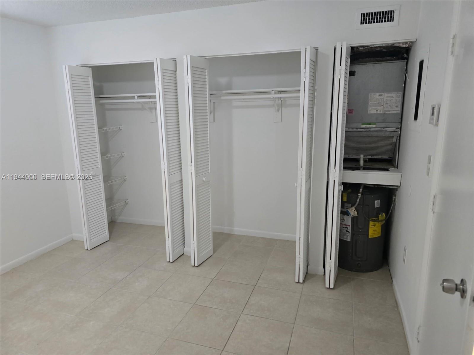 HOLLYWOOD LITTLE RANCHES - Residential Lease