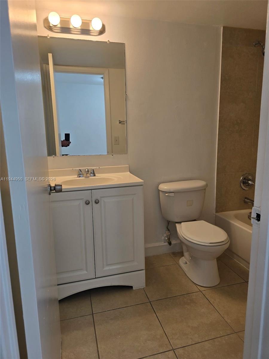 HOLLYWOOD LITTLE RANCHES - Residential Lease