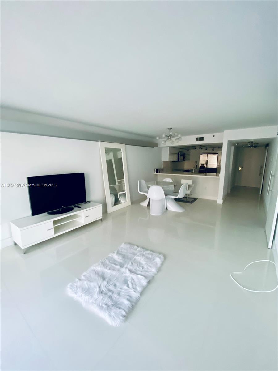 555 NE 15th St 27G