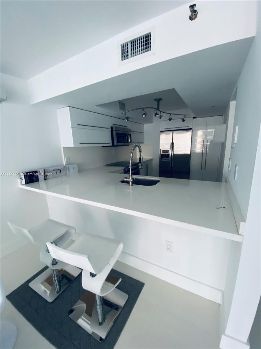 555 NE 15th St 27G