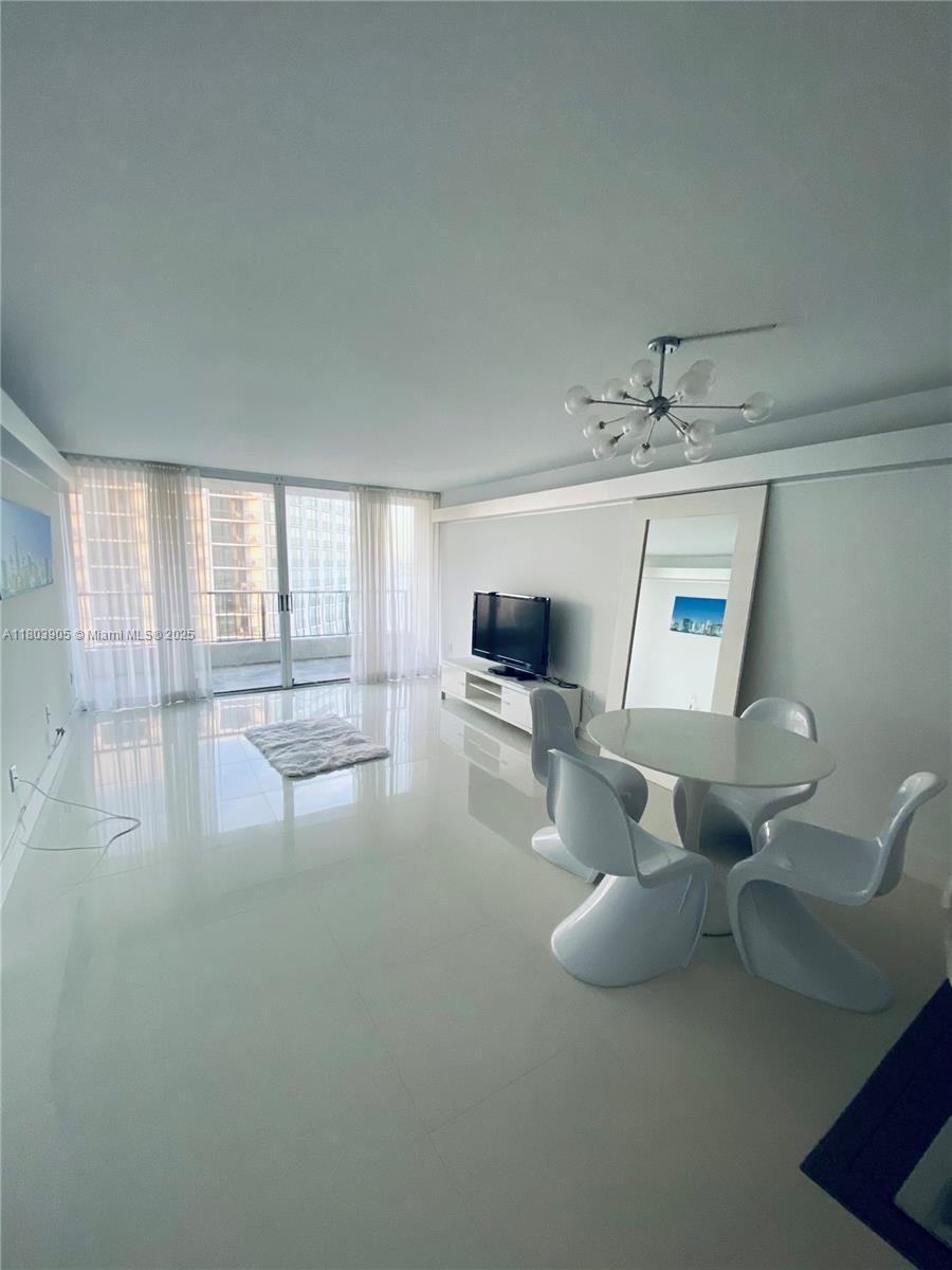 555 NE 15th St 27G