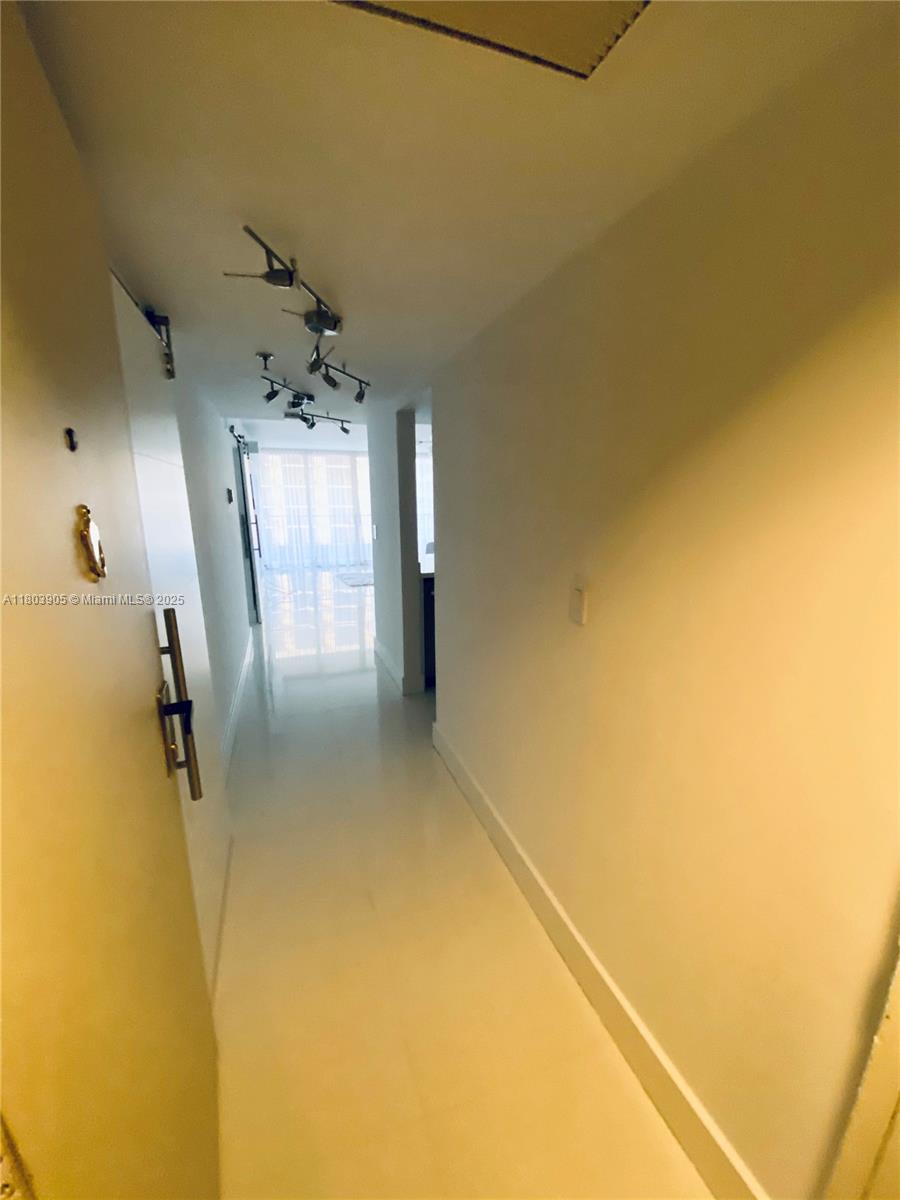 Rental Property at 555 Ne 15th St 27G, Miami, Broward County, Florida - Bedrooms: 1 
Bathrooms: 2  - $3,250 MO.