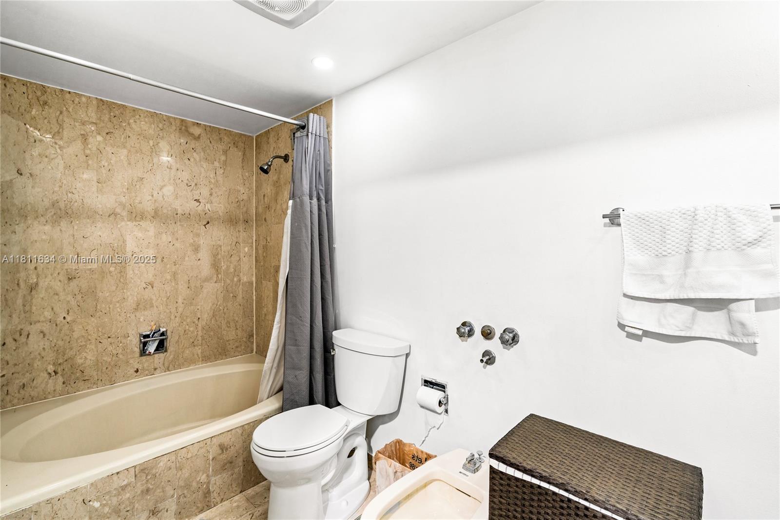 CRICKET CLUB CONDO - Residential Lease