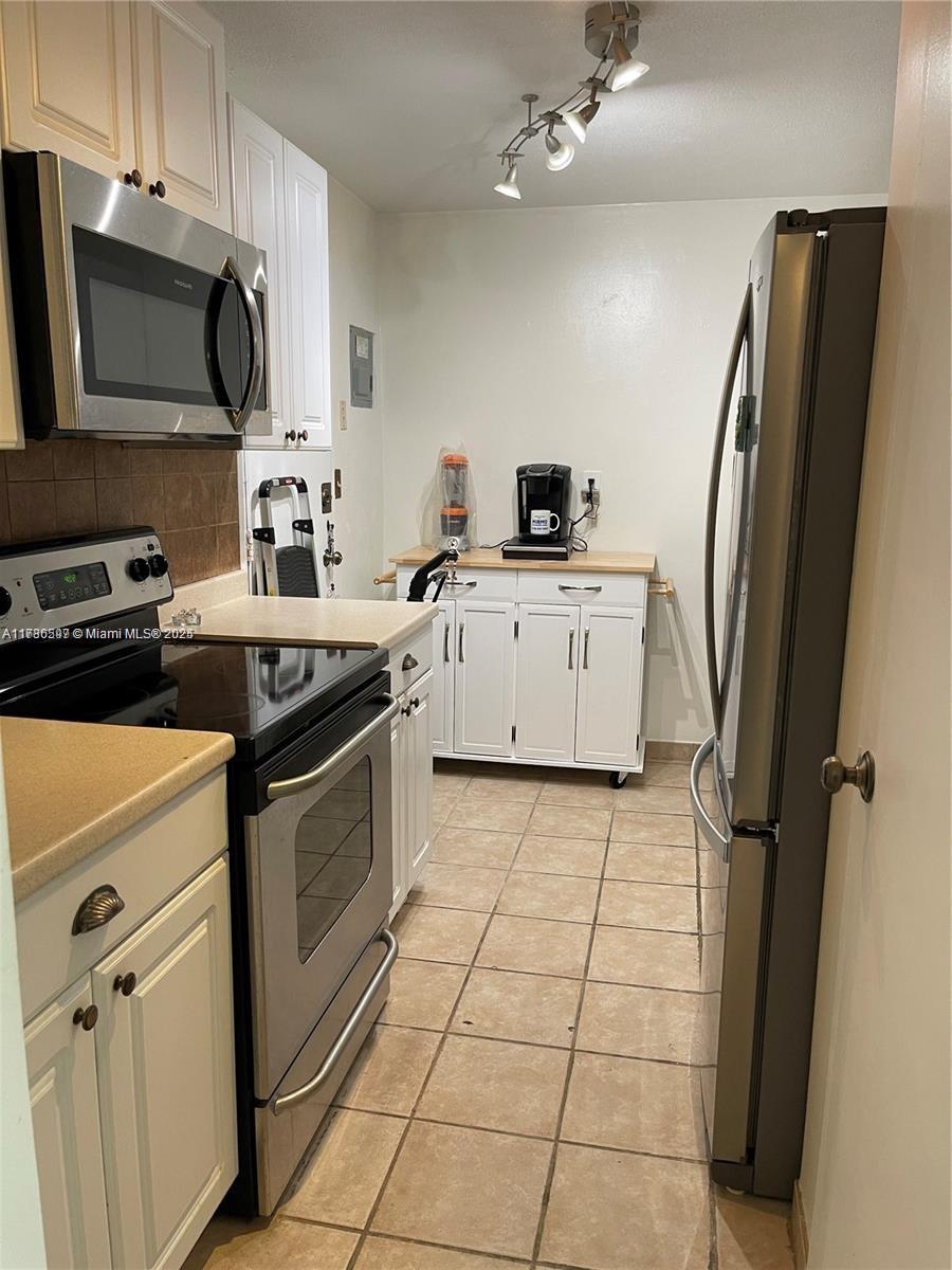 KENNEDY HOUSE CONDO - Residential