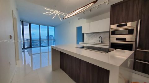 851 NE 1st Ave 2208 Miami FL 33132