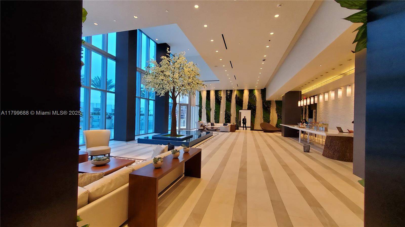 Paramount Miami World Cent - Residential