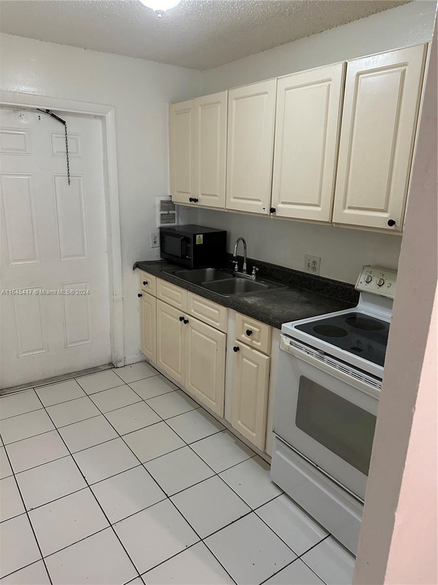 COURTYARDS AT CIMARRON CO - Residential Lease