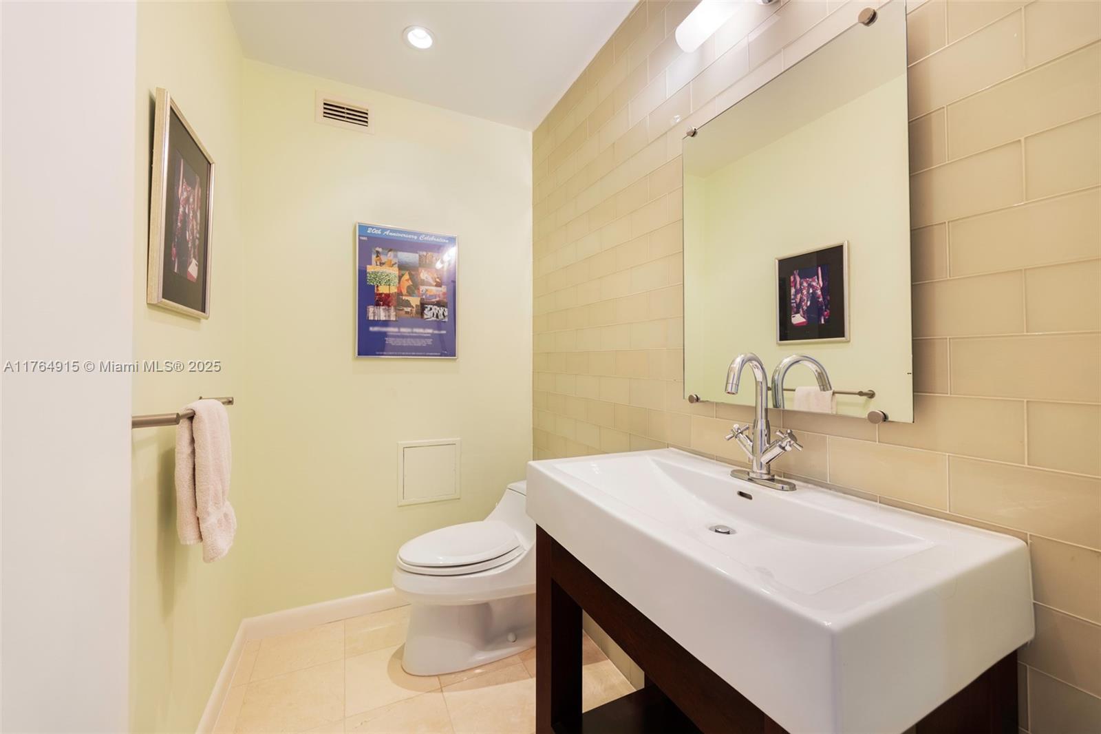 THE EXECUTIVE CONDO - Residential